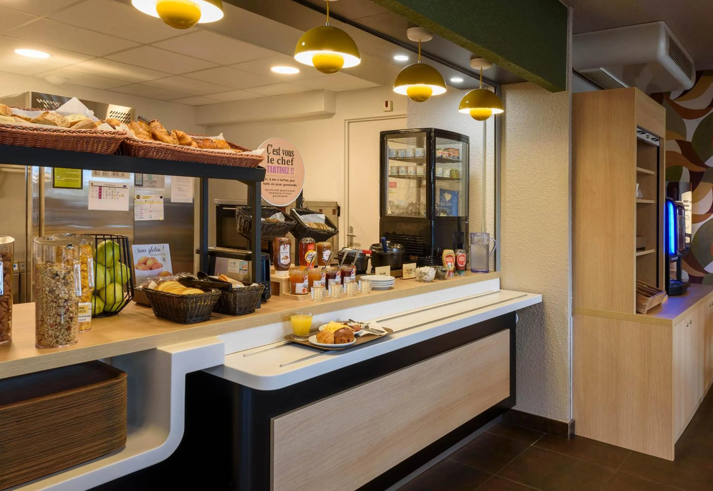 Food and drinks in B&B HOTEL Toulouse Cité de l'Espace Gonord