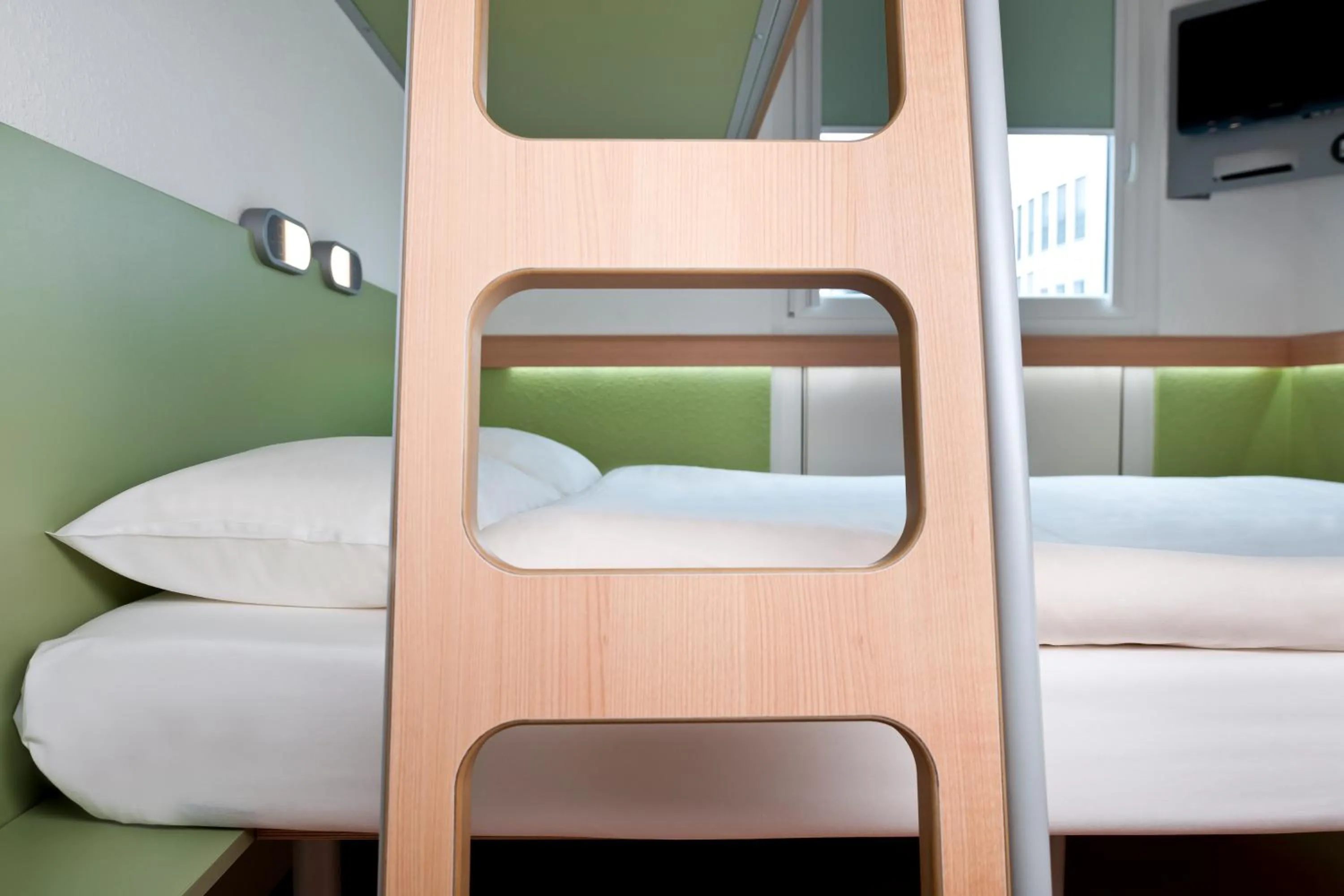 Bedroom, Bed in Ibis budget Koeln Messe