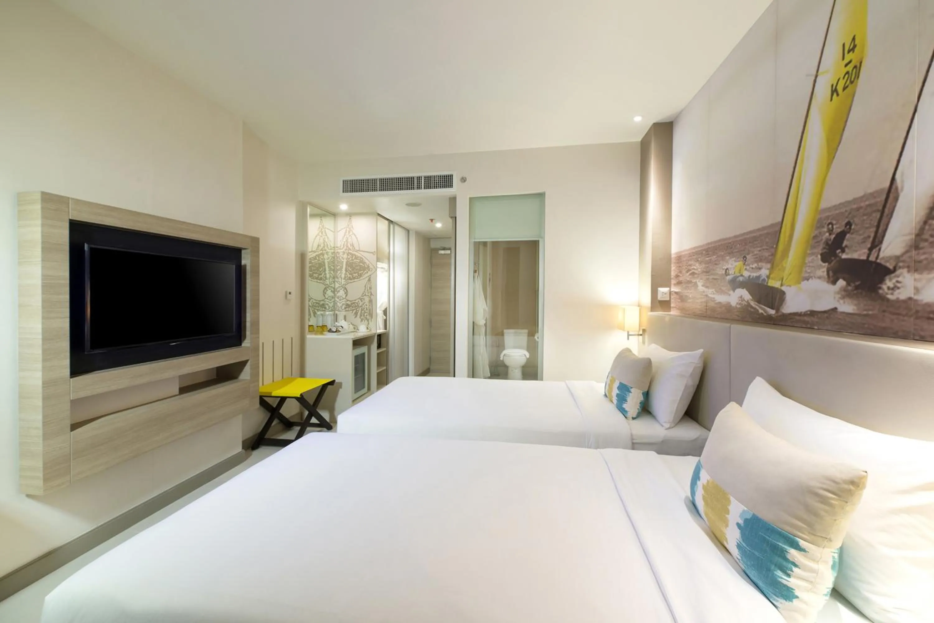 Bed in Mercure Pattaya Ocean Resort