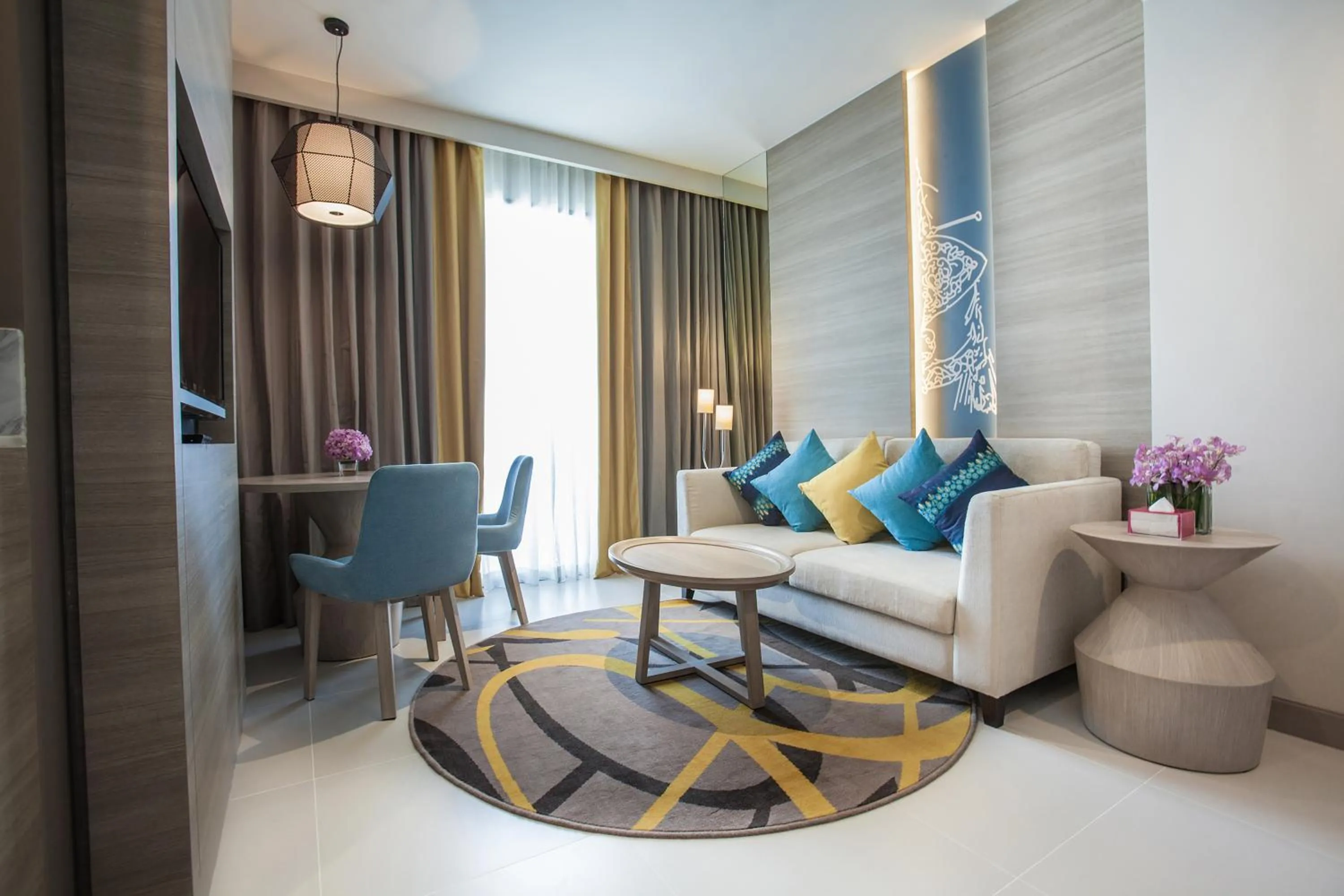 Living room in Mercure Pattaya Ocean Resort