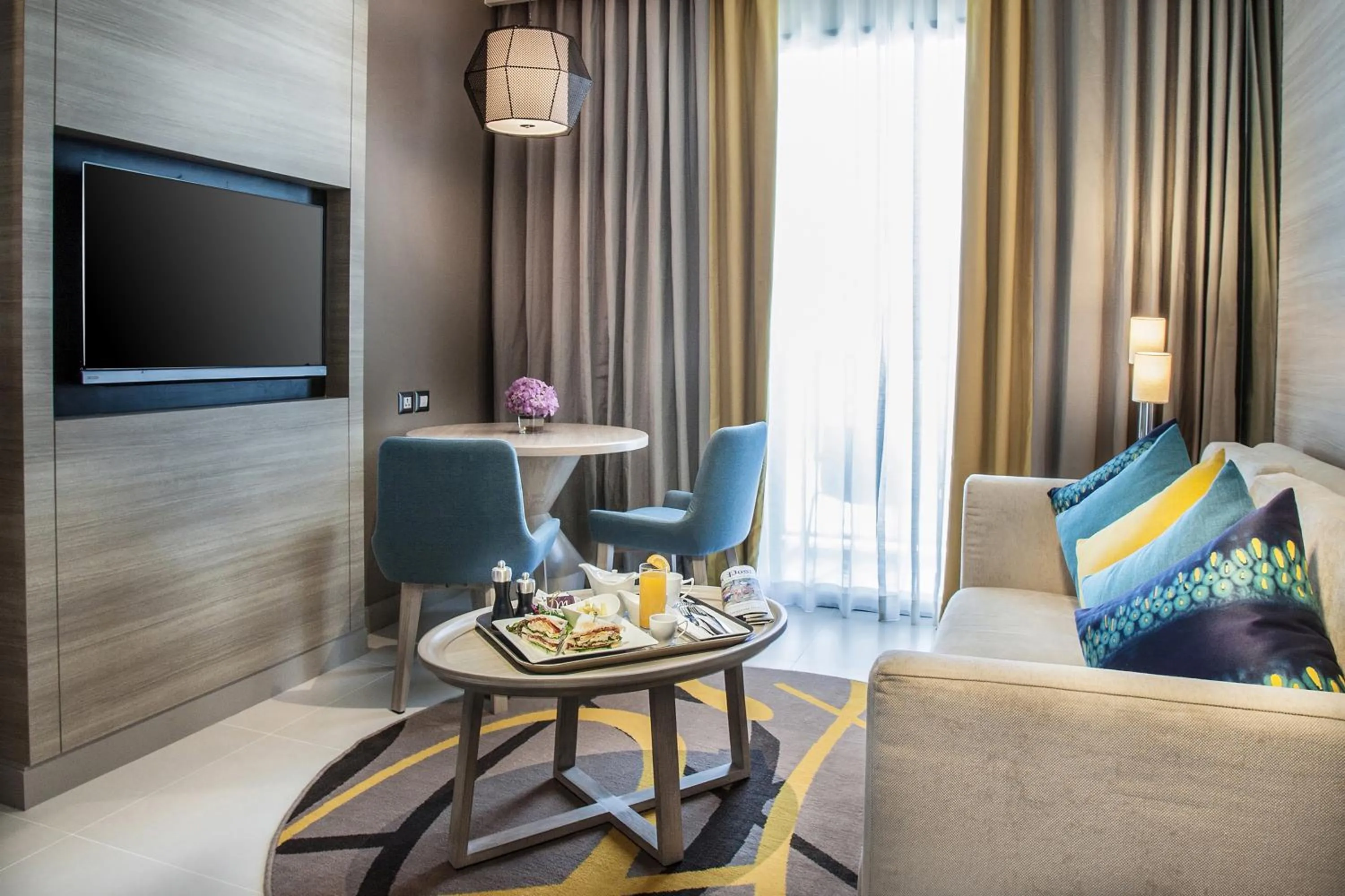 Living room in Mercure Pattaya Ocean Resort