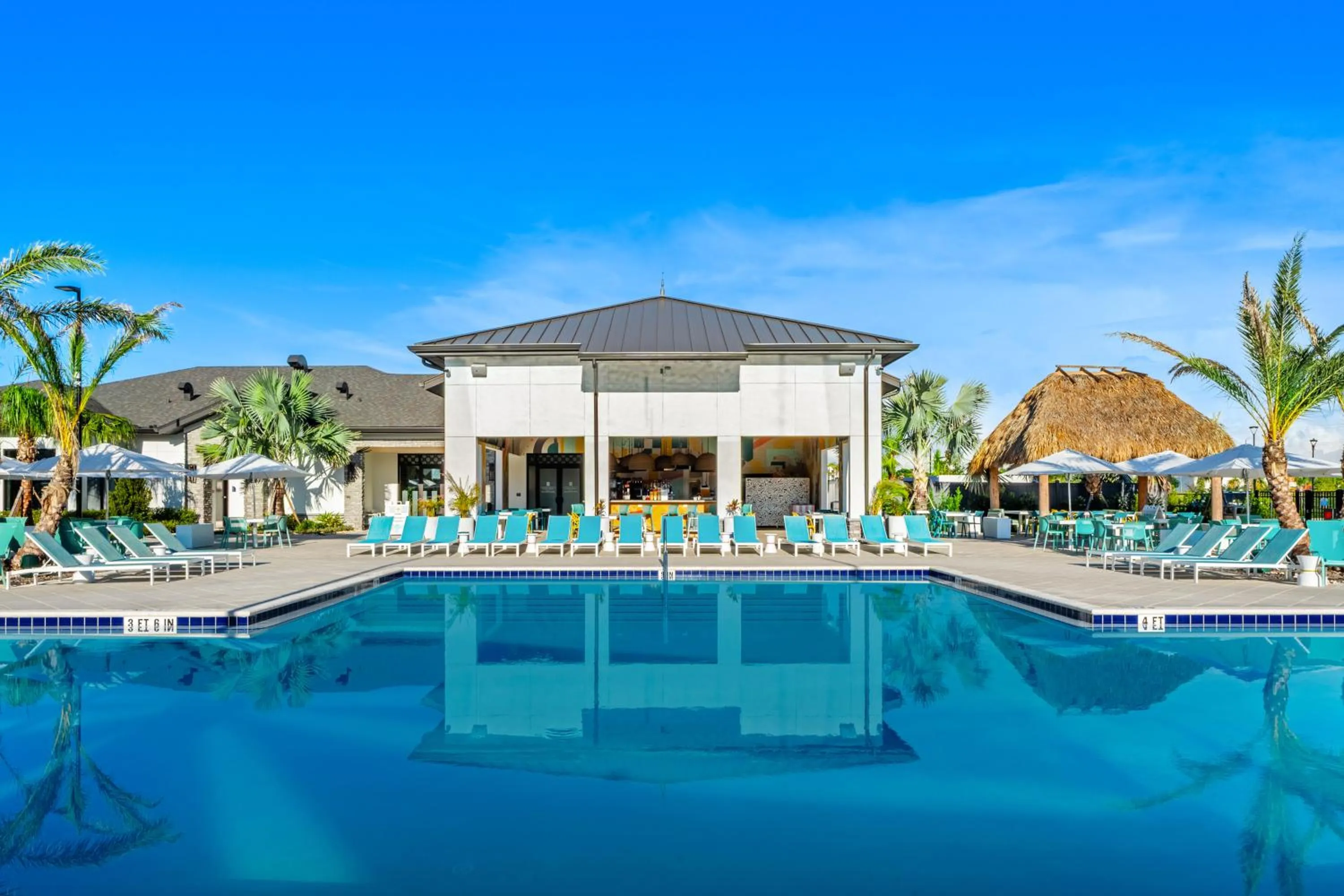 Swimming pool in Villatel Orlando Resort