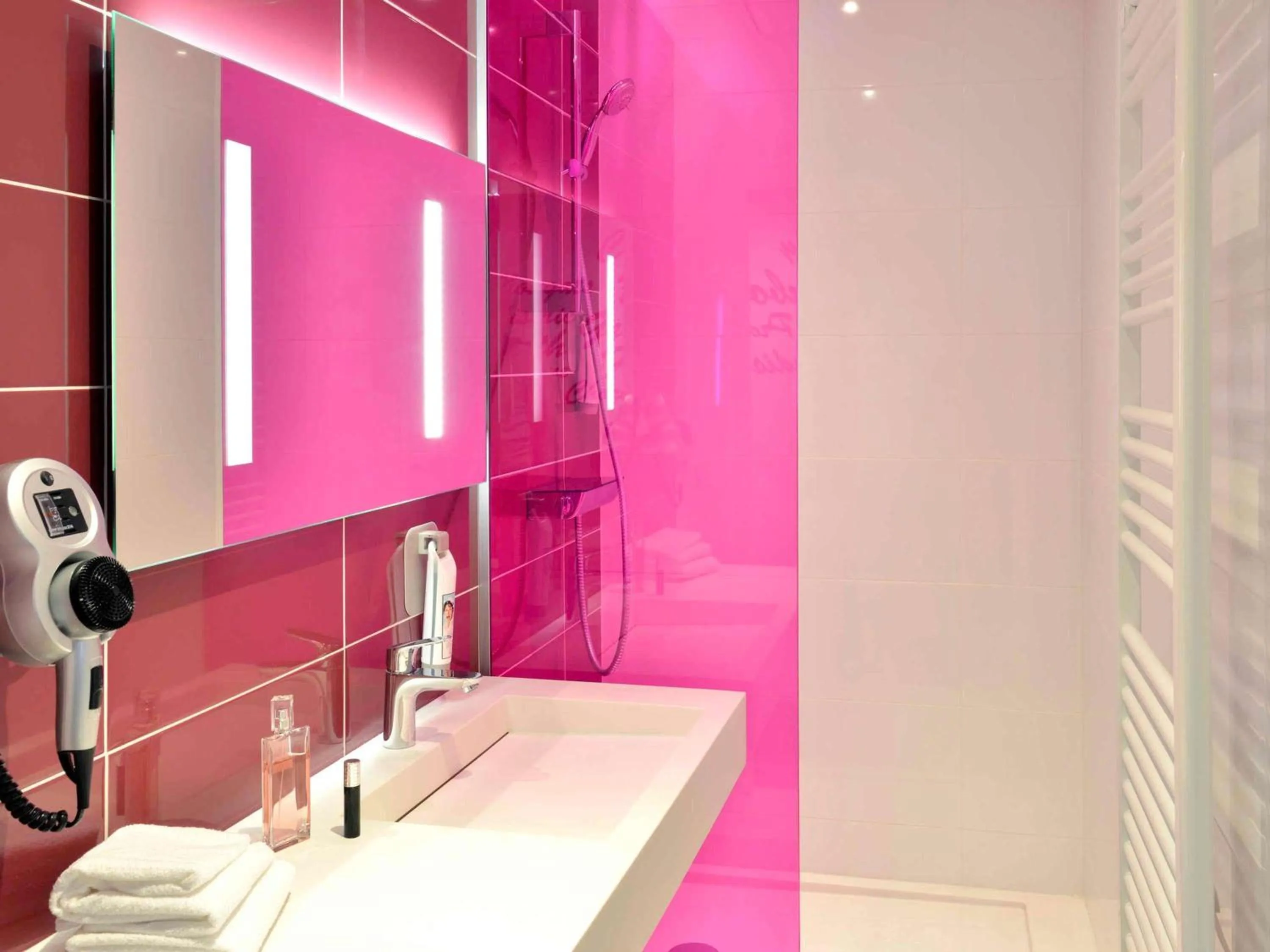 Bedroom in ibis Styles Montelimar Centre