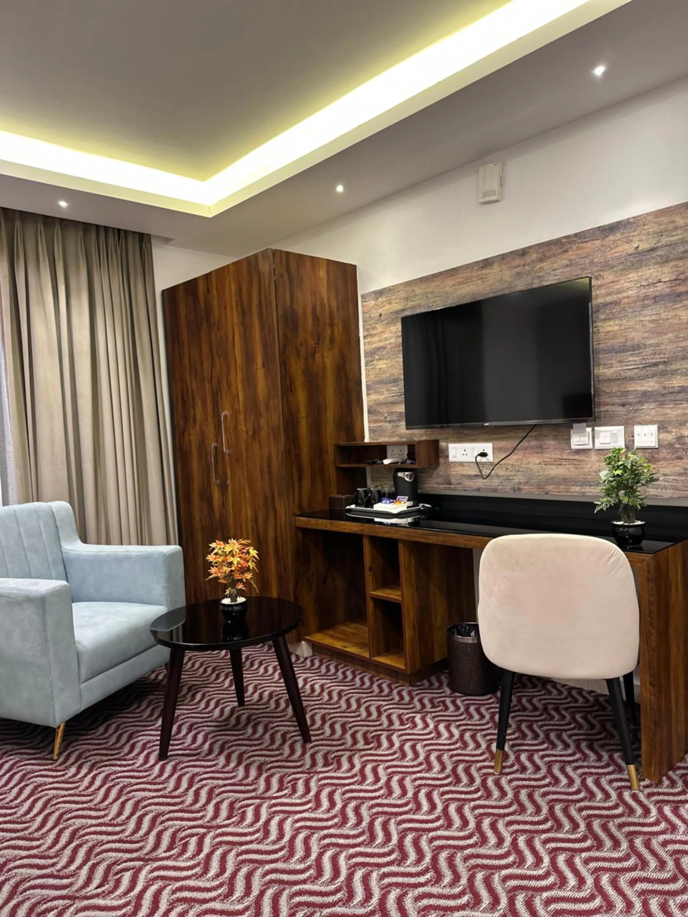 TV and multimedia in ROYAL ACE LUXUR