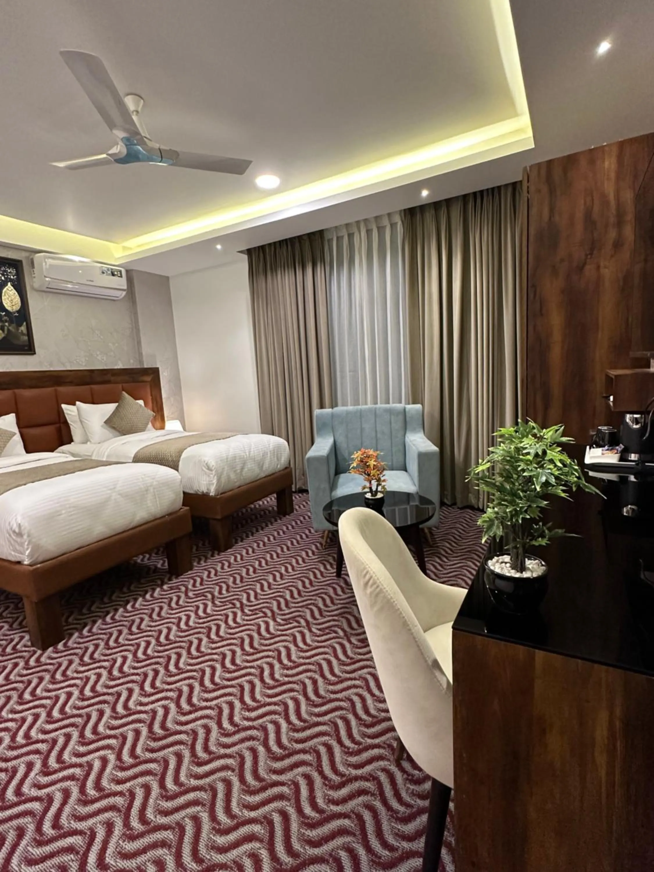 Photo of the whole room, Bed in ROYAL ACE LUXUR