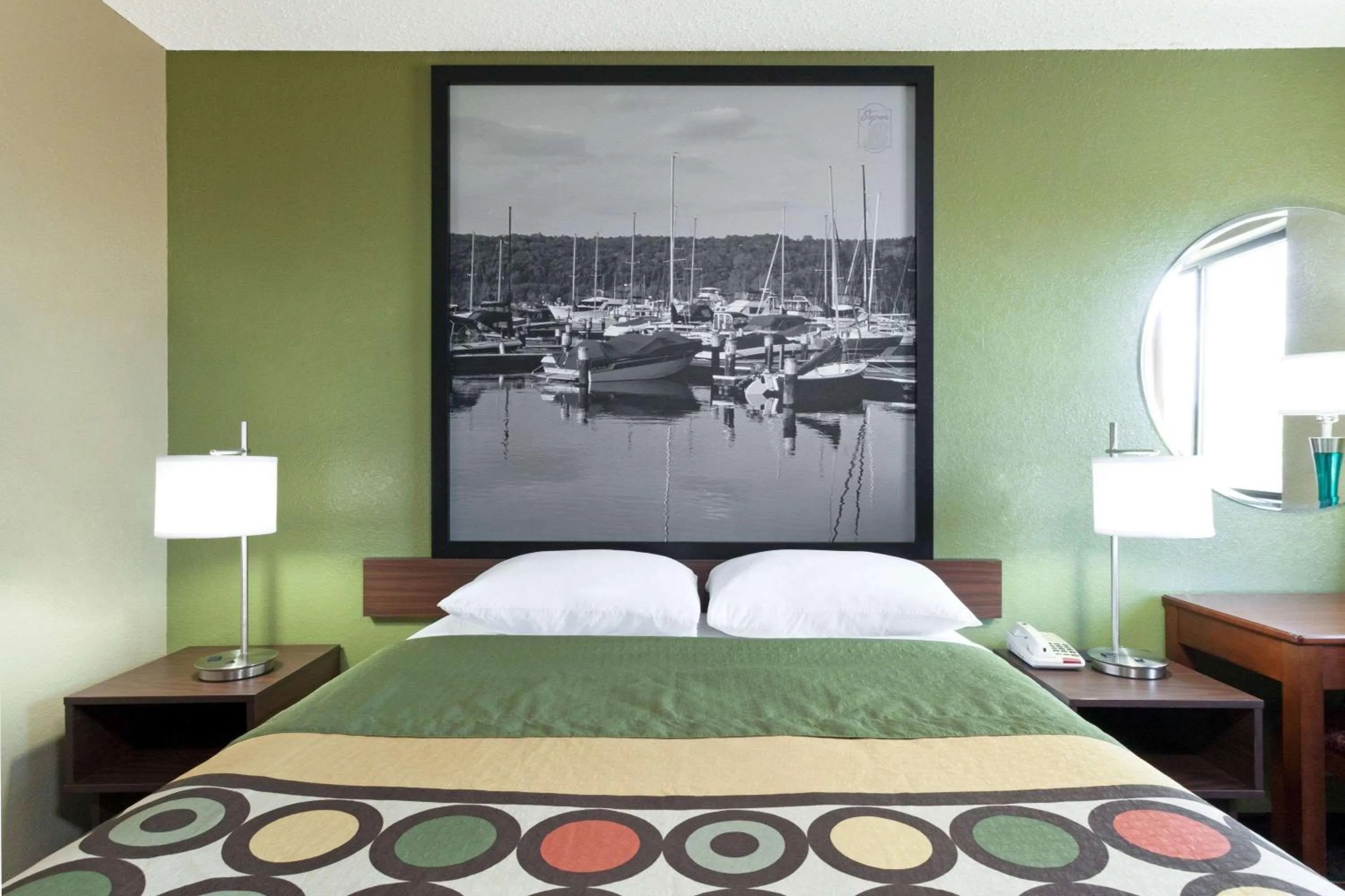 Photo of the whole room, Bed in Super 8 by Wyndham Bath Hammondsport Area