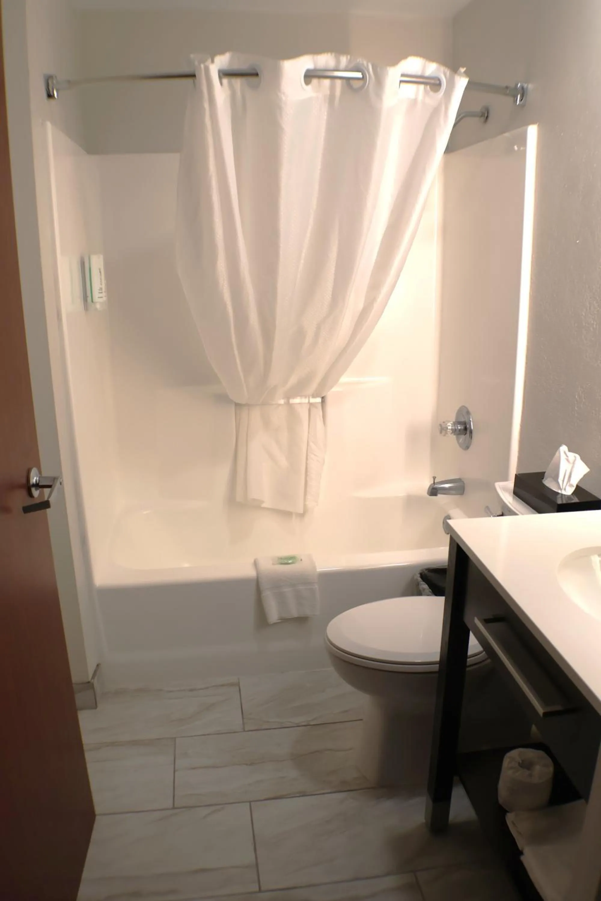 Bathroom in Sleep Inn Marion - Cedar Rapids