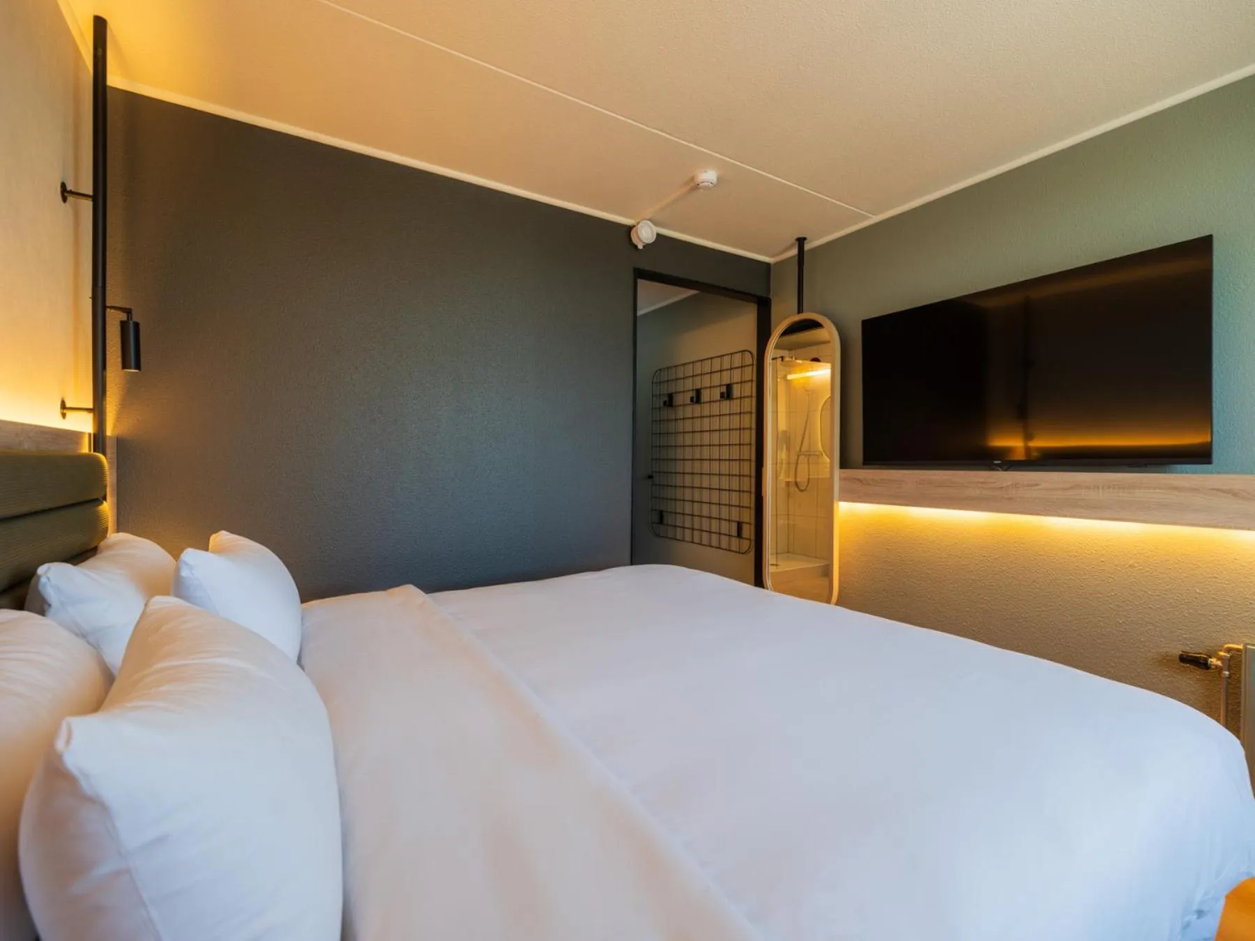 Bedroom, Bed in Campanile Hotel & Restaurant Zwolle