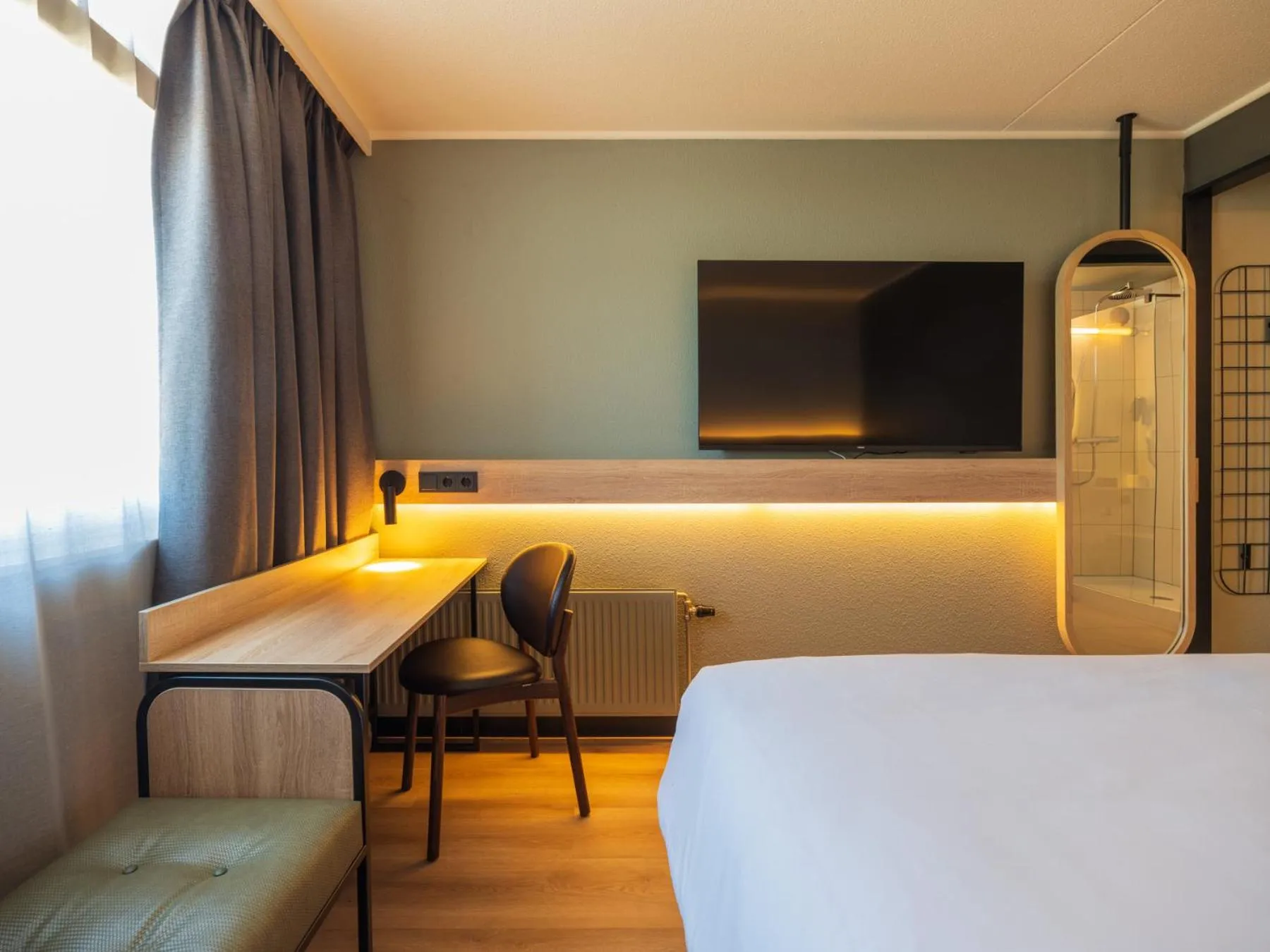 TV and multimedia, Bed in Campanile Hotel & Restaurant Zwolle