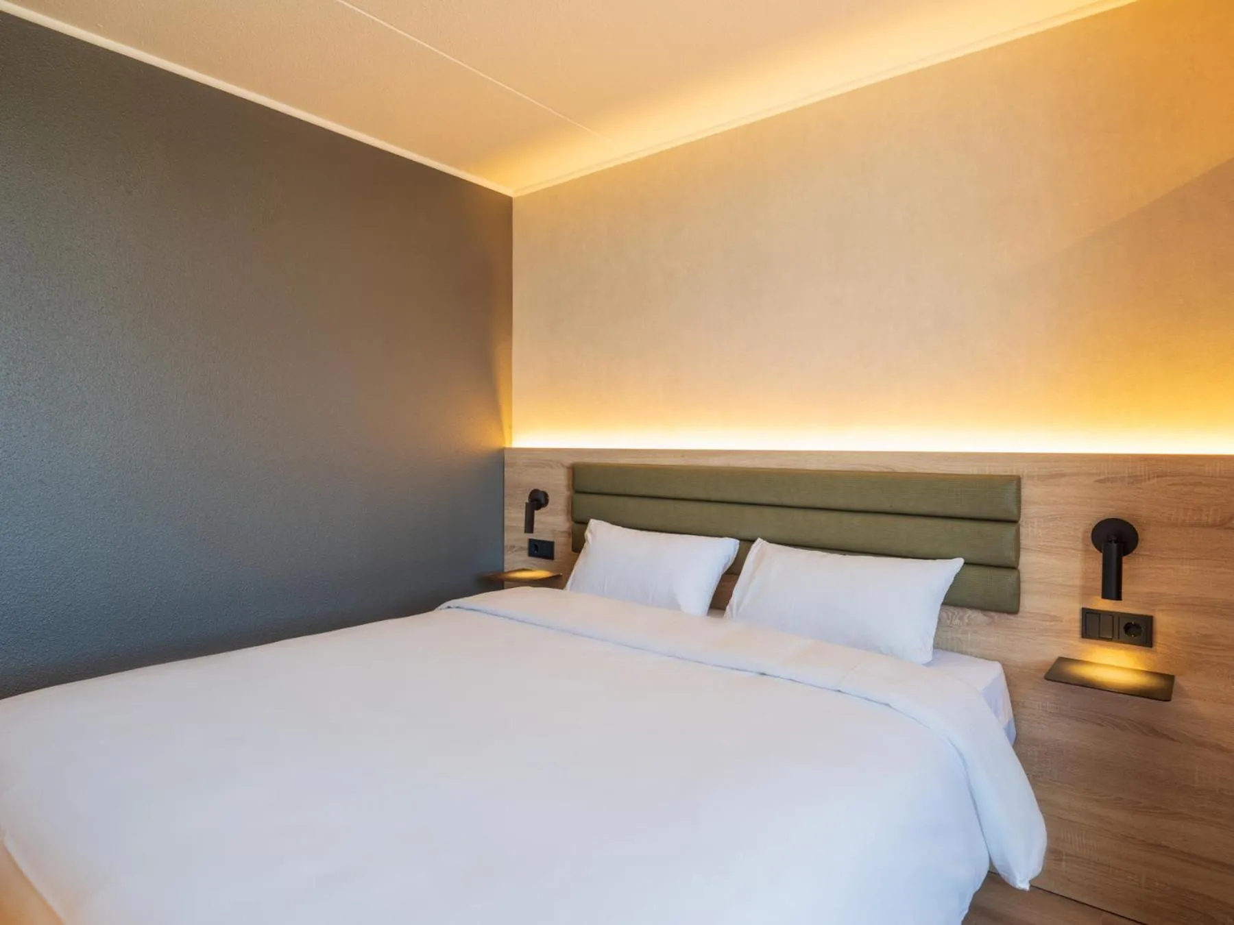 Bedroom, Bed in Campanile Hotel & Restaurant Zwolle