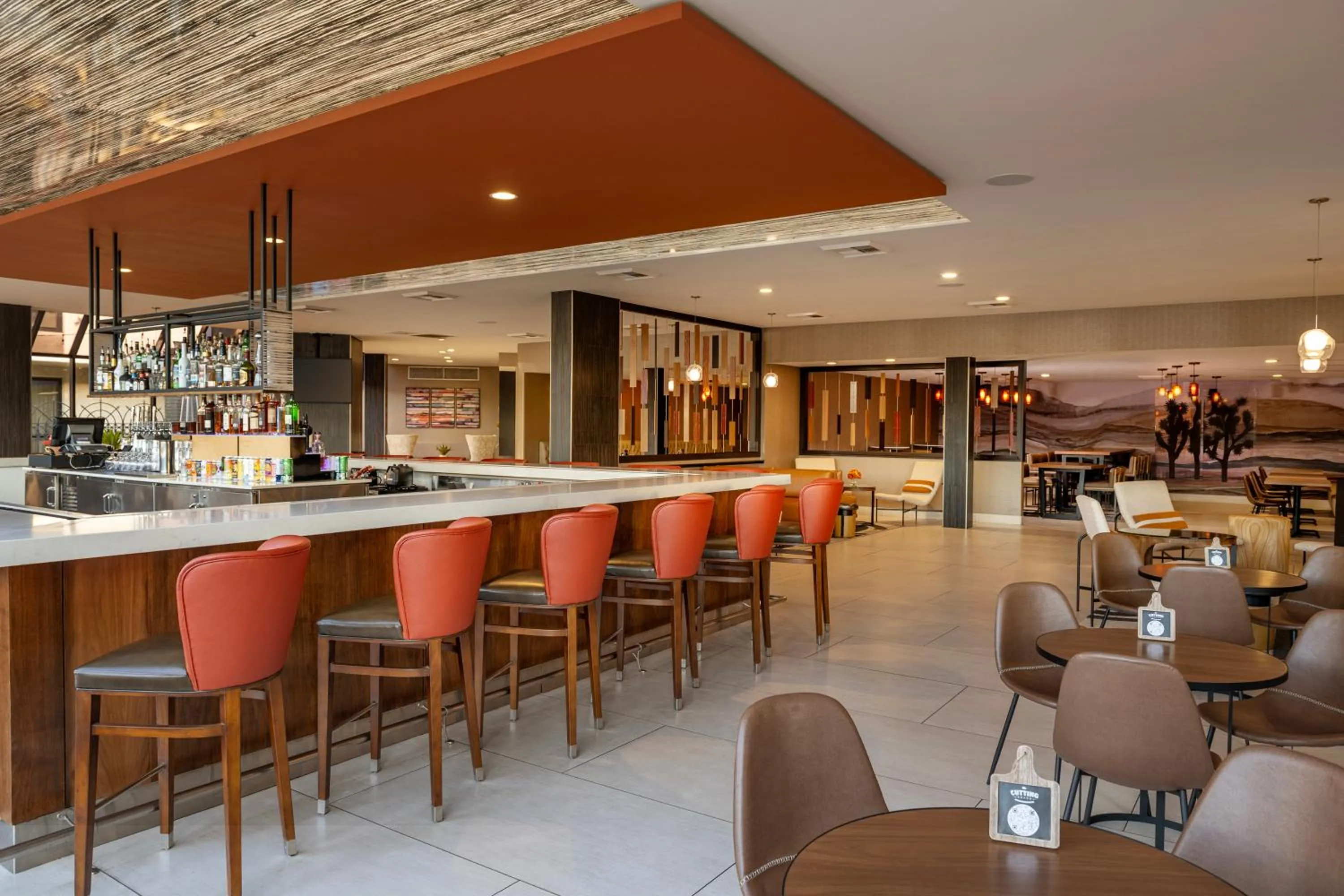 Lounge or bar in DoubleTree by Hilton San Bernardino