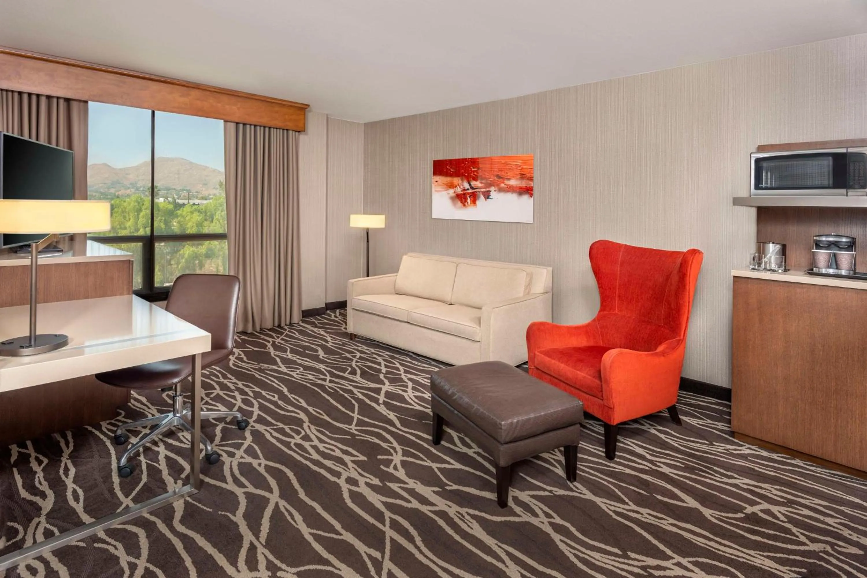 Living room in DoubleTree by Hilton San Bernardino