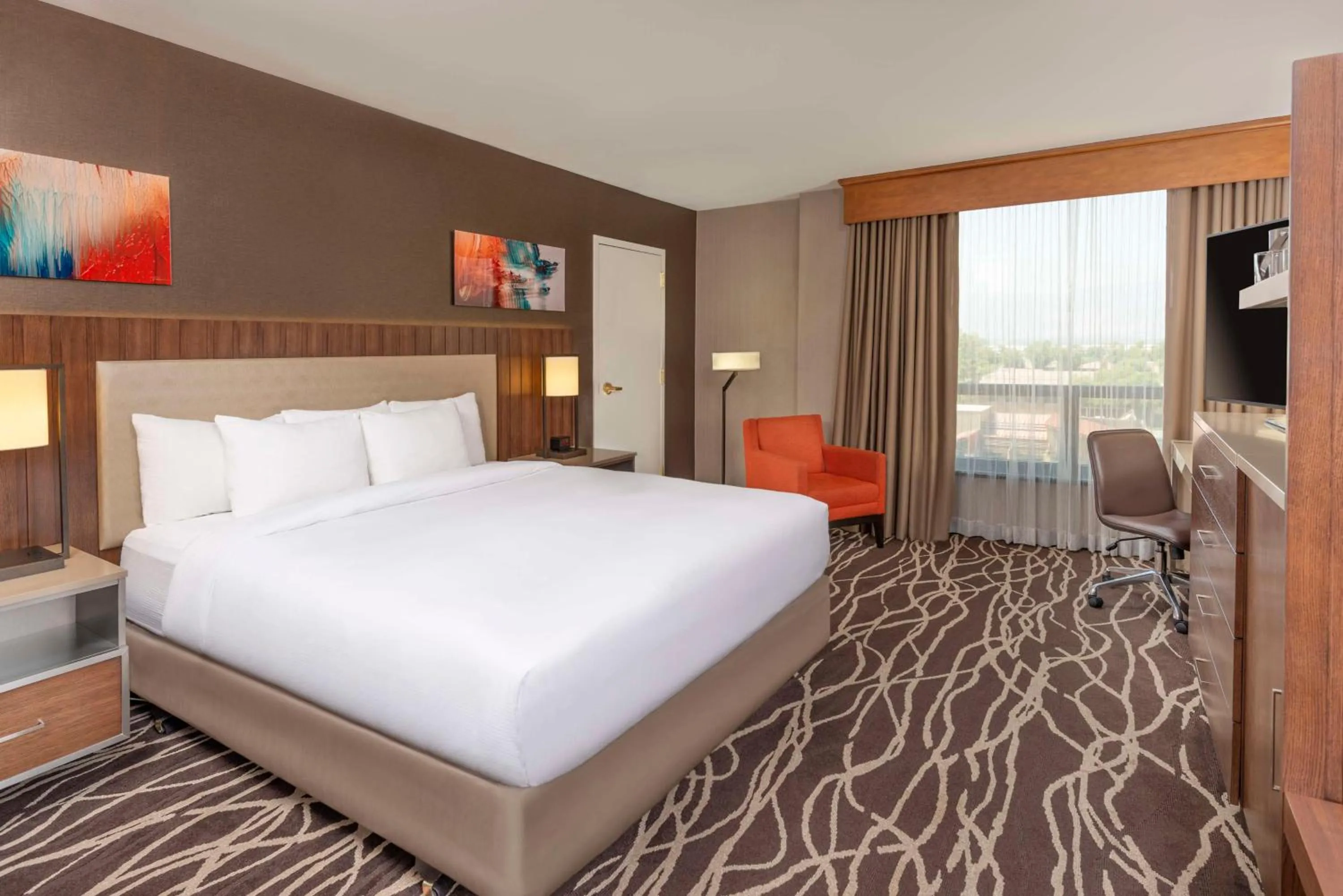 Bed in DoubleTree by Hilton San Bernardino