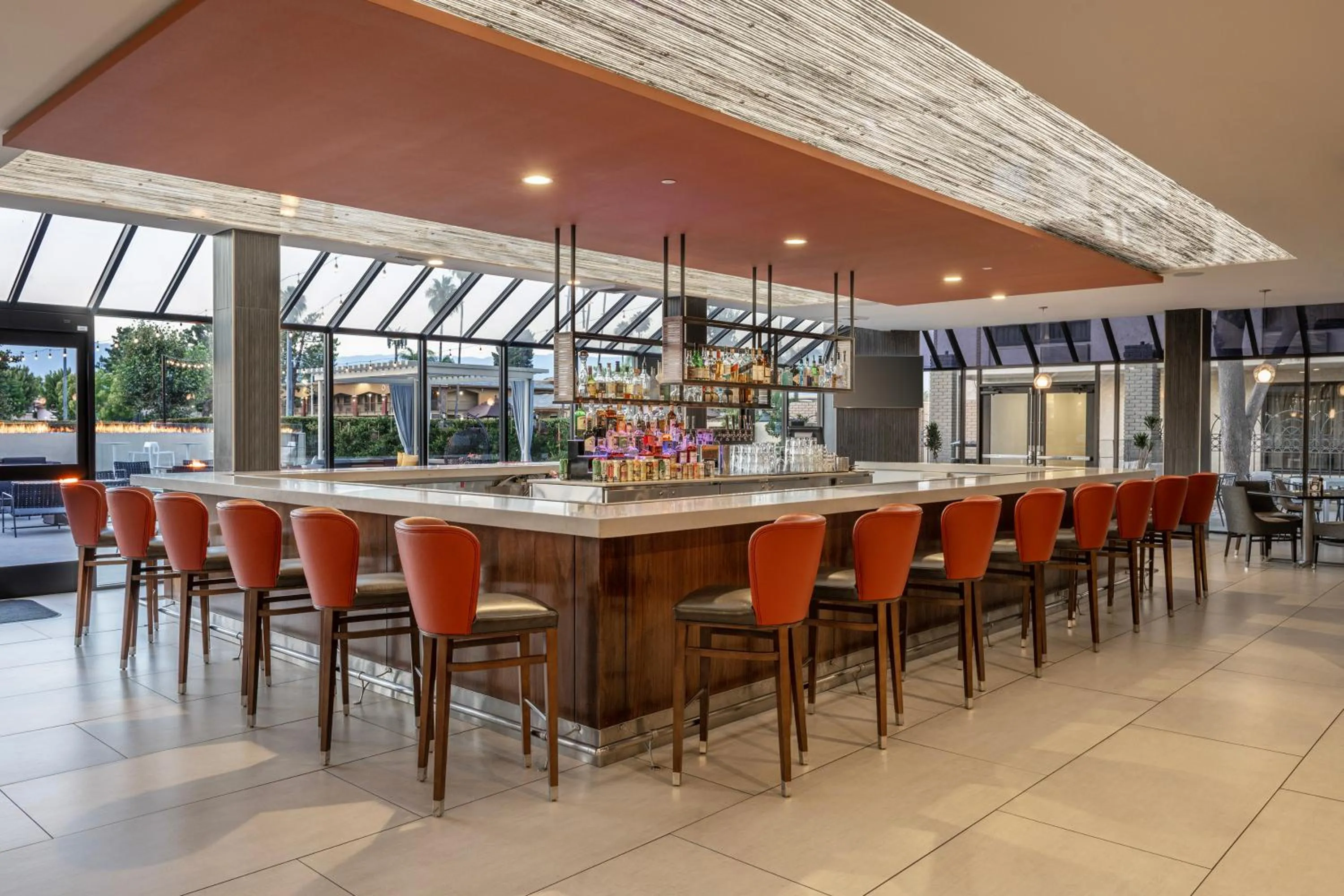 Lounge or bar in DoubleTree by Hilton San Bernardino