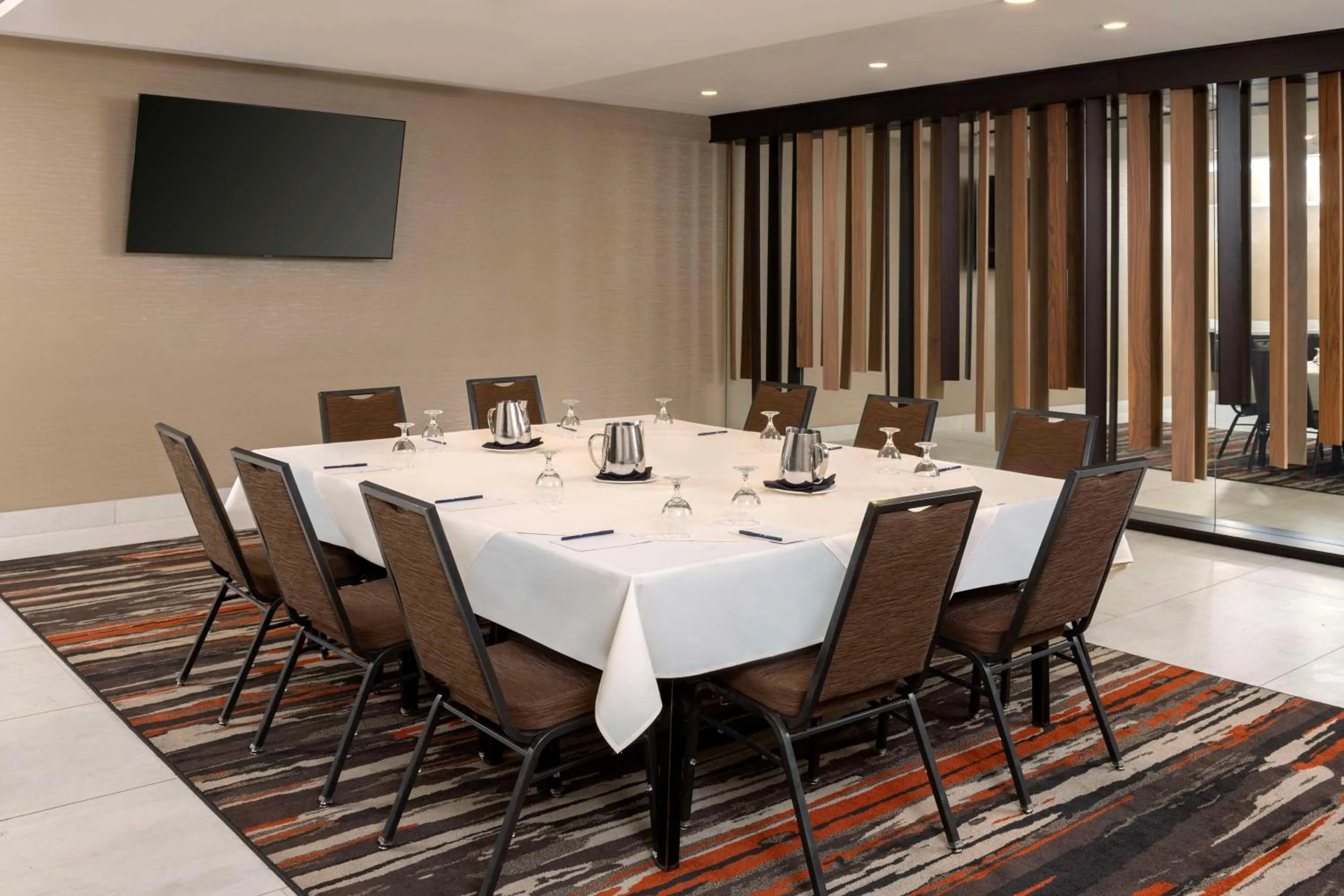 Restaurant/places to eat in DoubleTree by Hilton San Bernardino