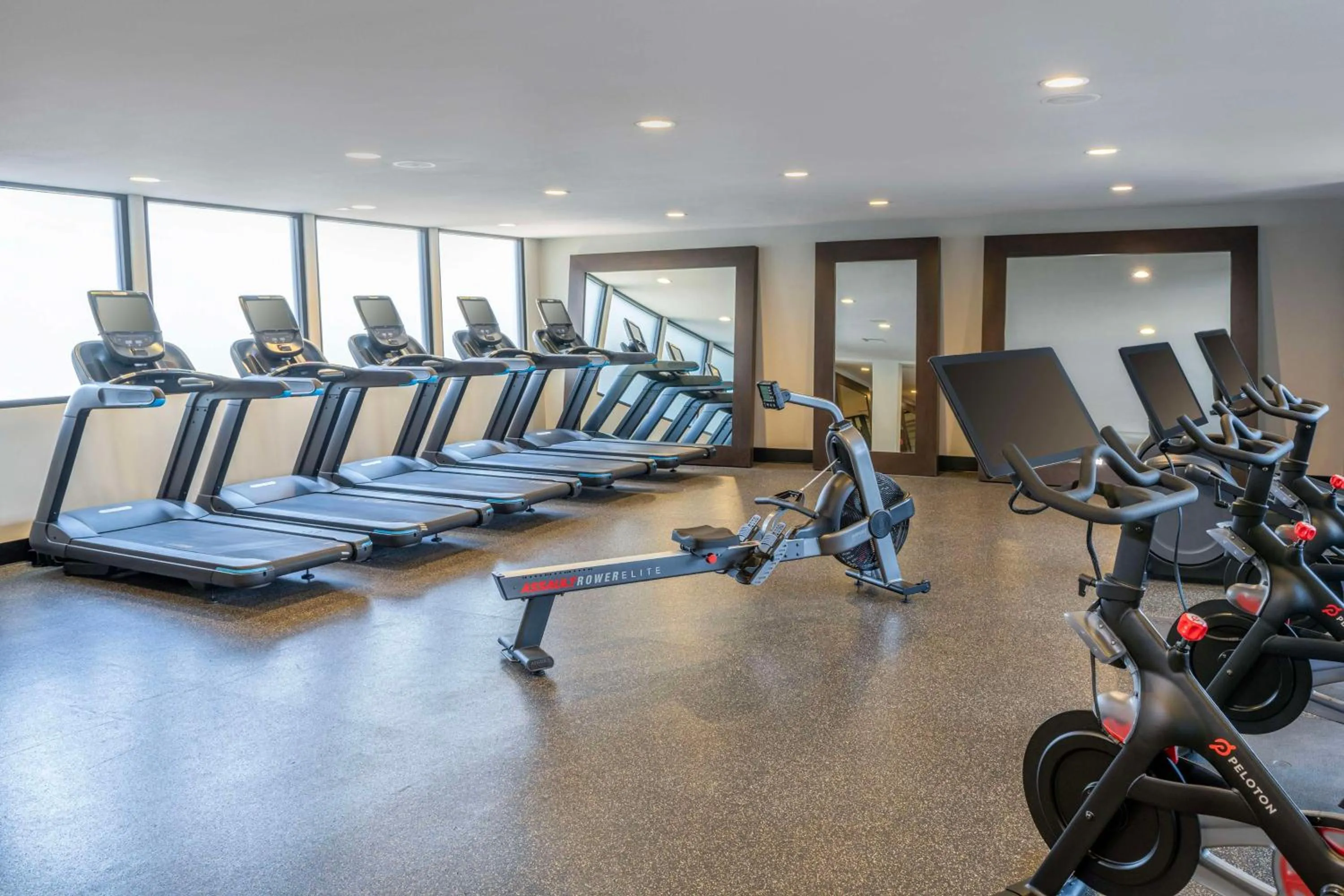Fitness centre/facilities in DoubleTree by Hilton San Bernardino