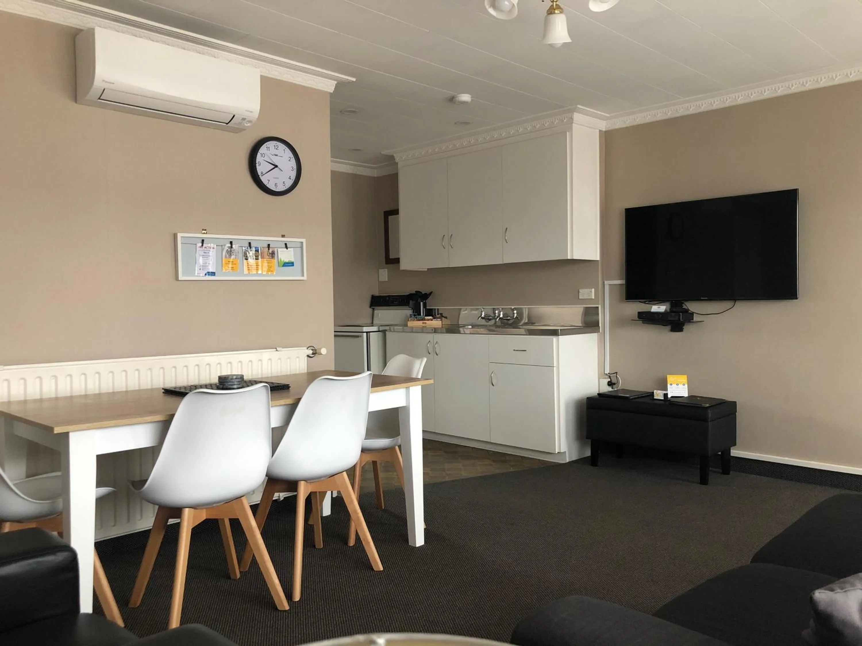 TV and multimedia in ASURE Surrey Court Motel Invercargill