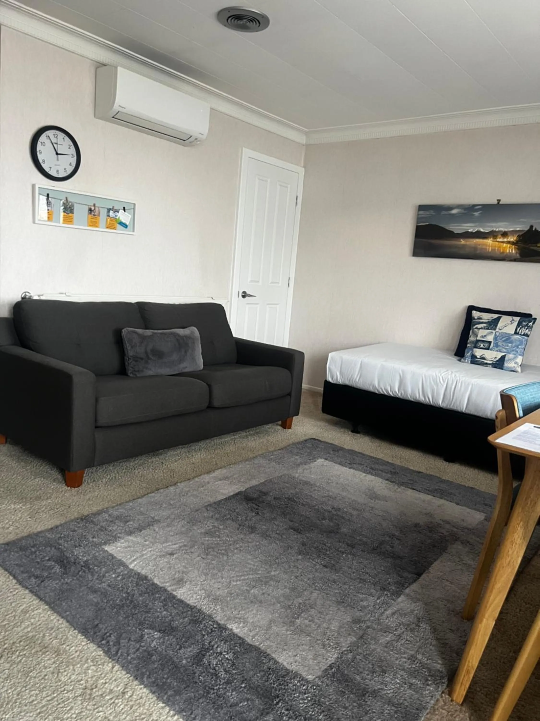 Seating area, Bed in ASURE Surrey Court Motel Invercargill