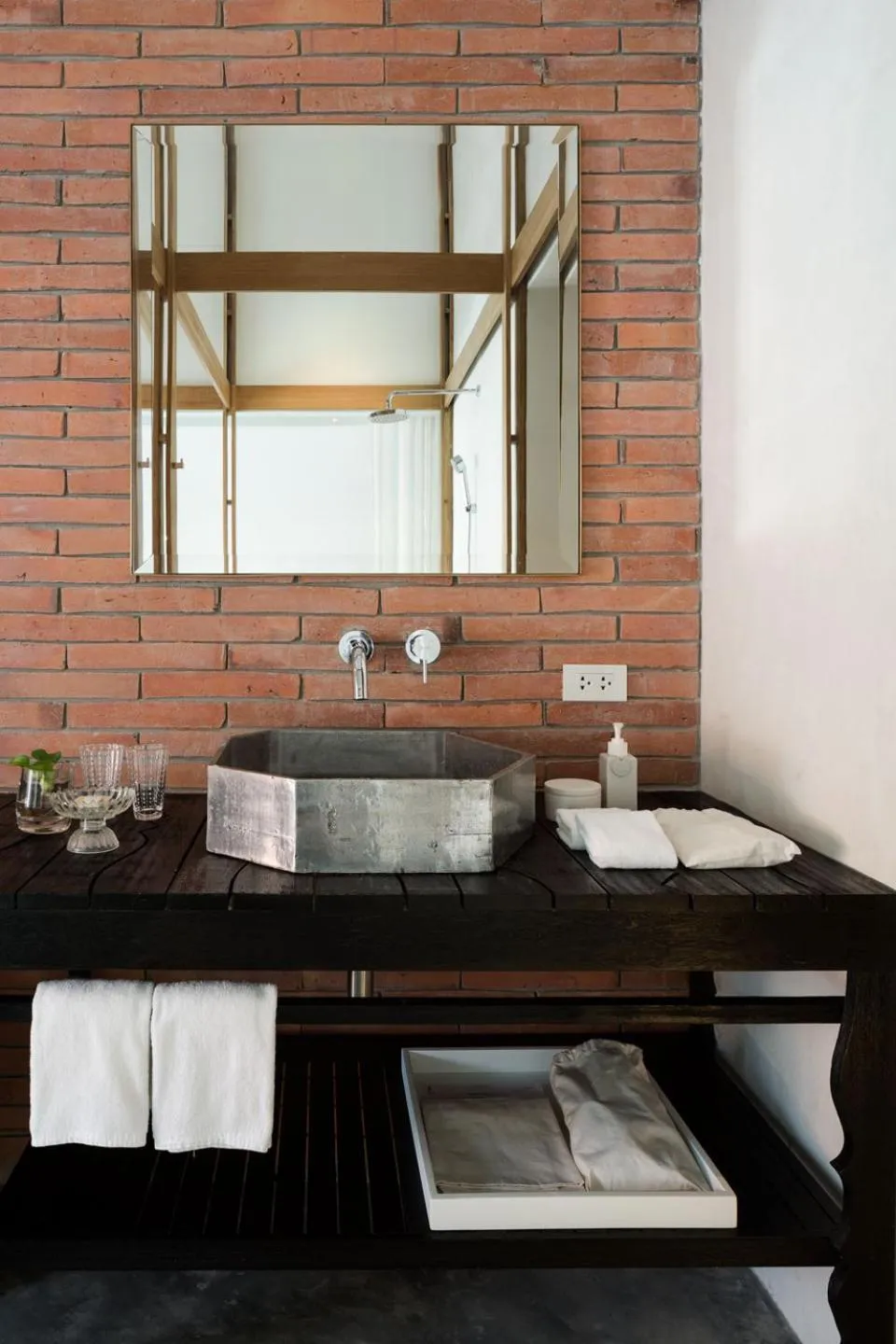 Shower in Sala Ayutthaya