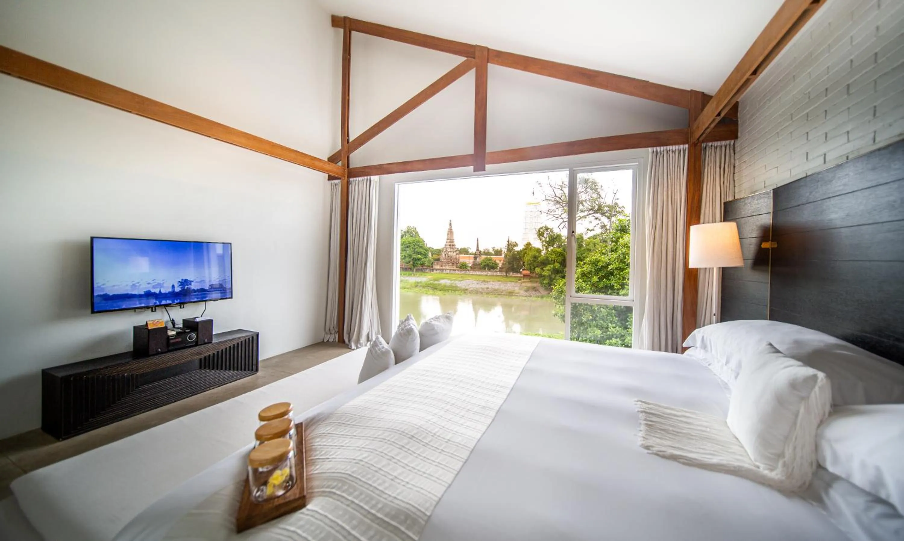 View (from property/room), Bed in Sala Ayutthaya