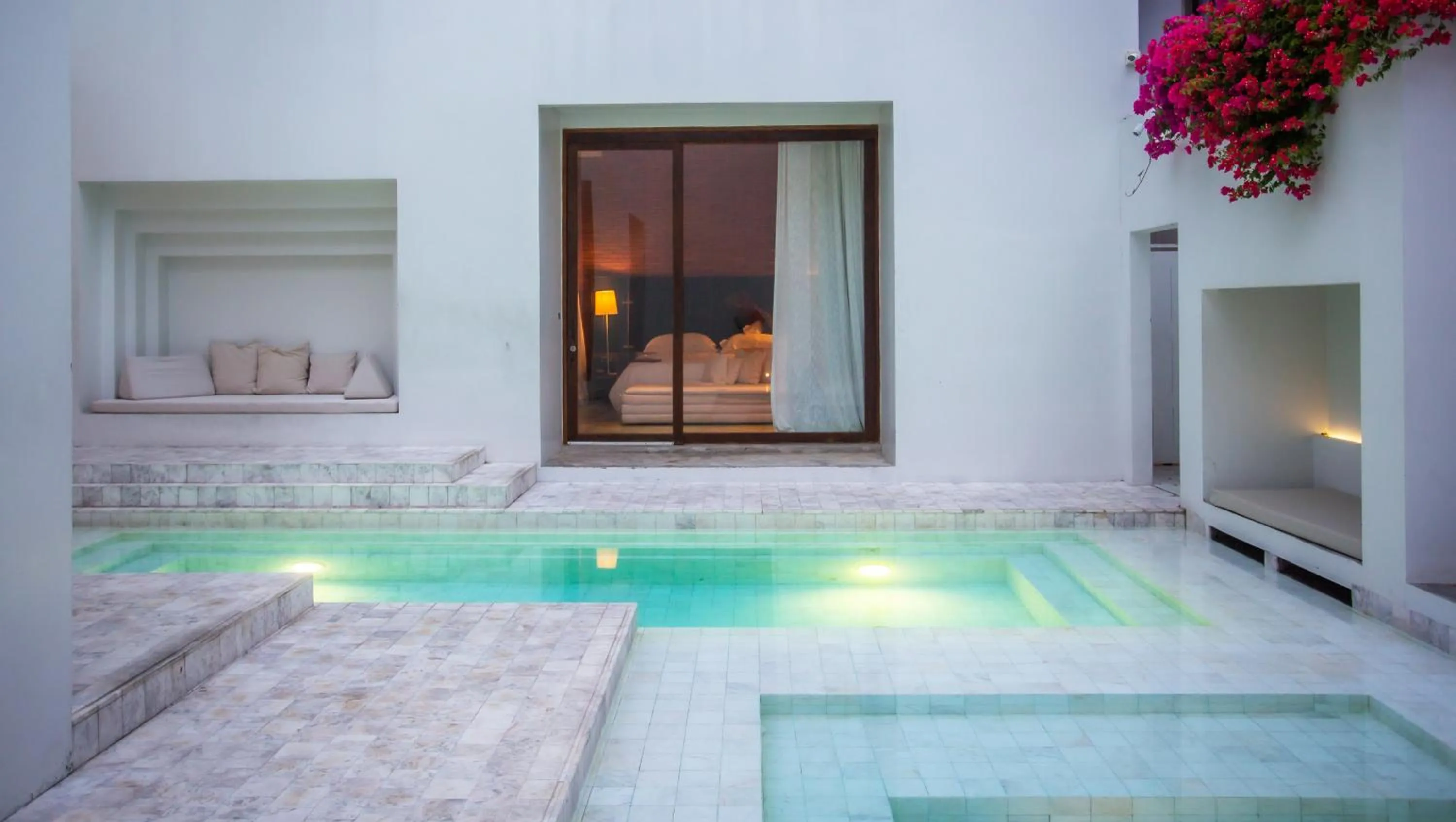 Swimming pool in Sala Ayutthaya