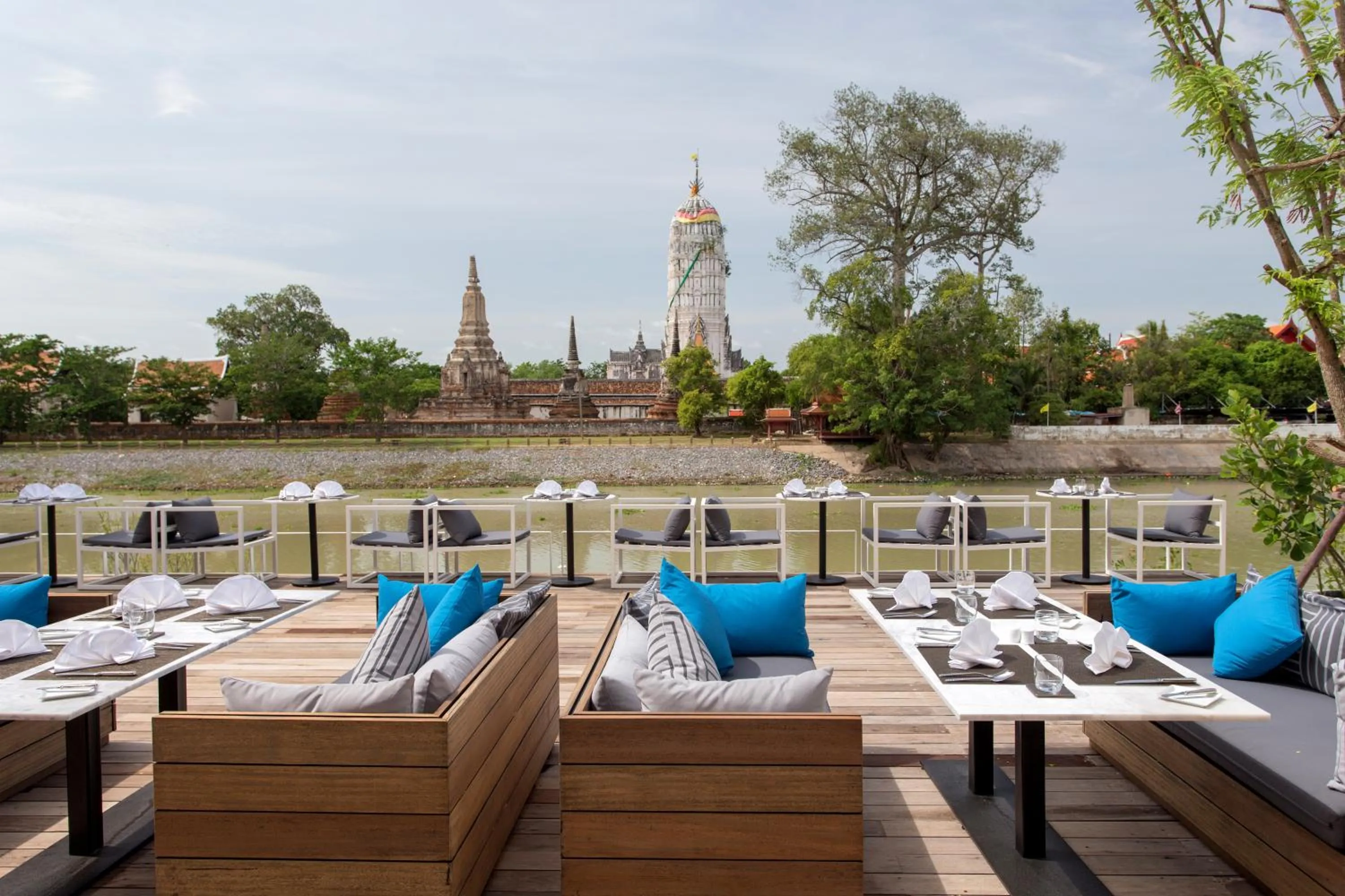 Restaurant/places to eat in Sala Ayutthaya