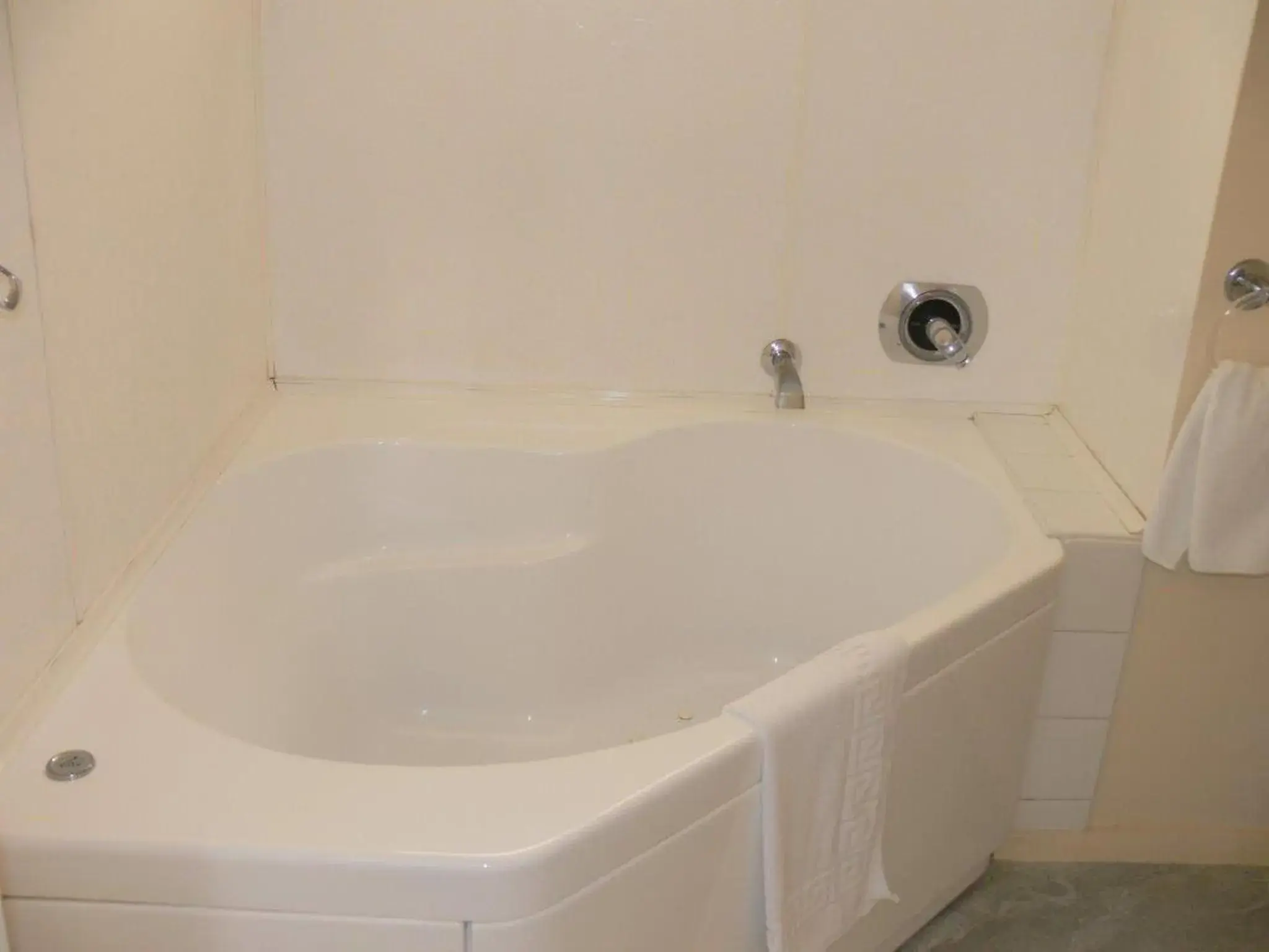 Family Room with Garden View in Valdez Motor Lodge Family Room with Garden View in Valdez Motor Lodge