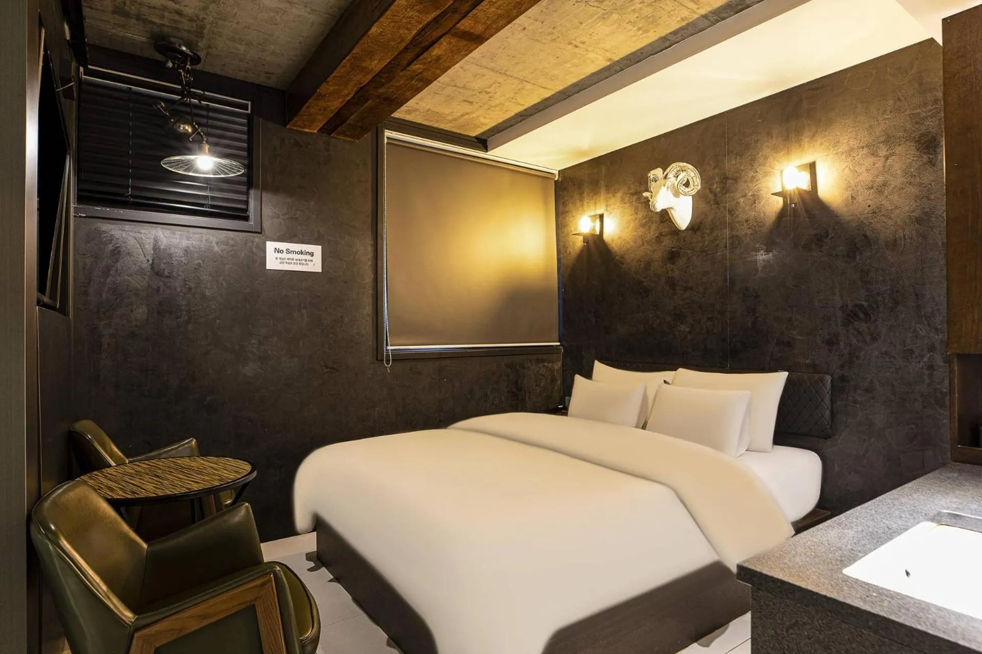 Bed in H-AVENUE Hotel Yeoksam