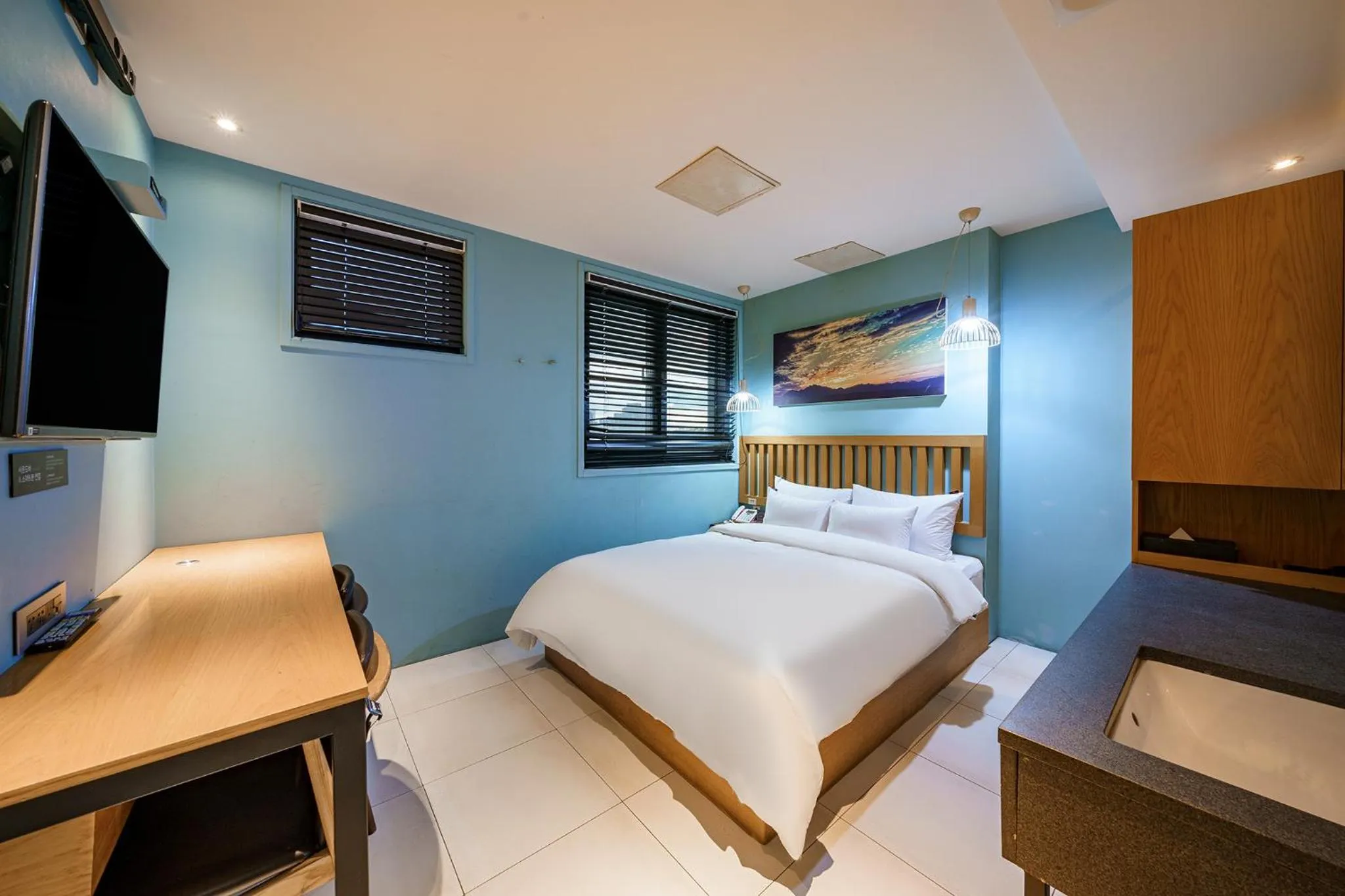 Bed in H-AVENUE Hotel Yeoksam