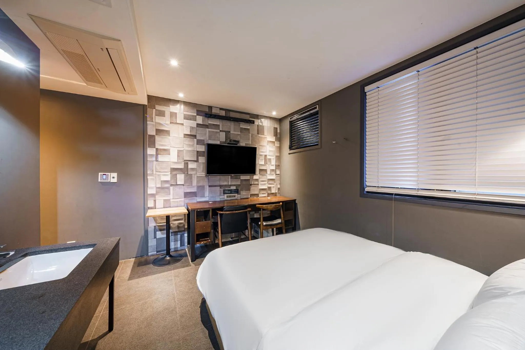 Bed in H-AVENUE Hotel Yeoksam