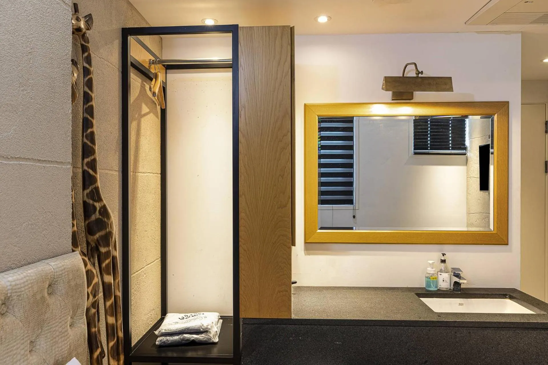 Decorative detail in H-AVENUE Hotel Yeoksam