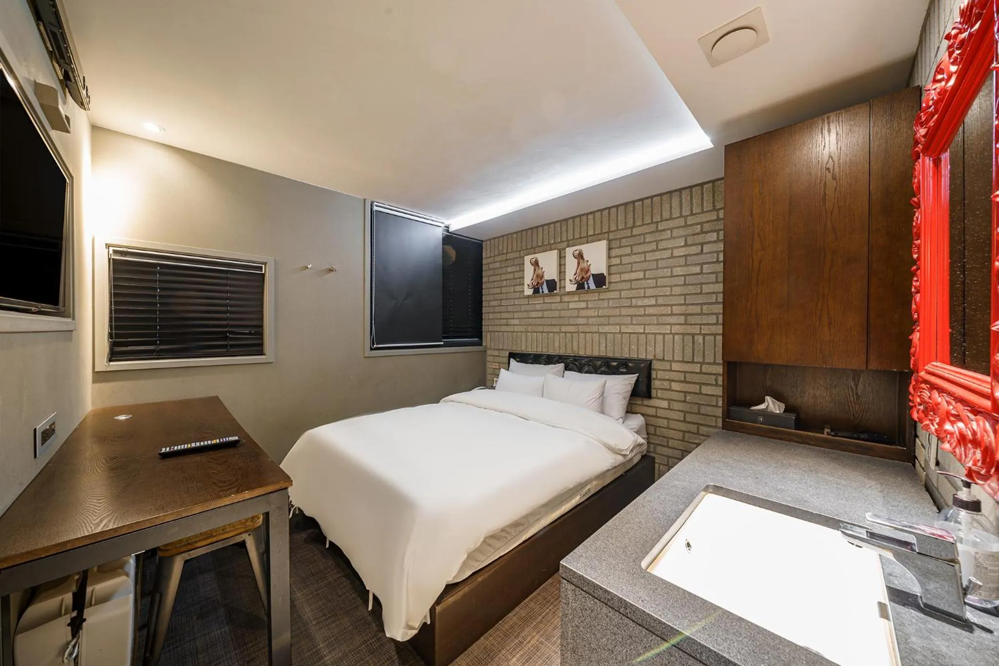 Bed in H-AVENUE Hotel Yeoksam