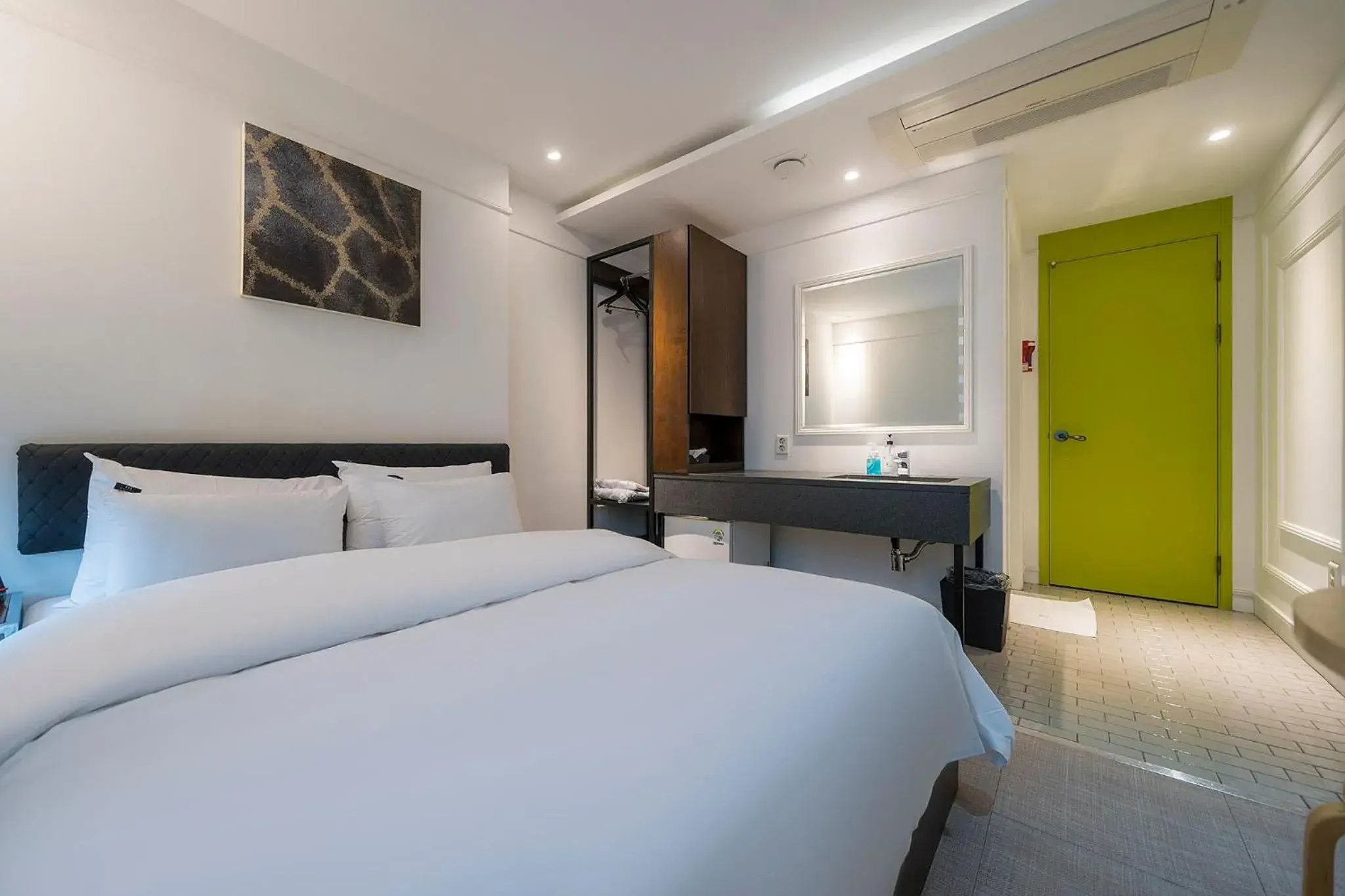 Standard Double Room in H-AVENUE Hotel Yeoksam Standard Double Room in H-AVENUE Hotel Yeoksam