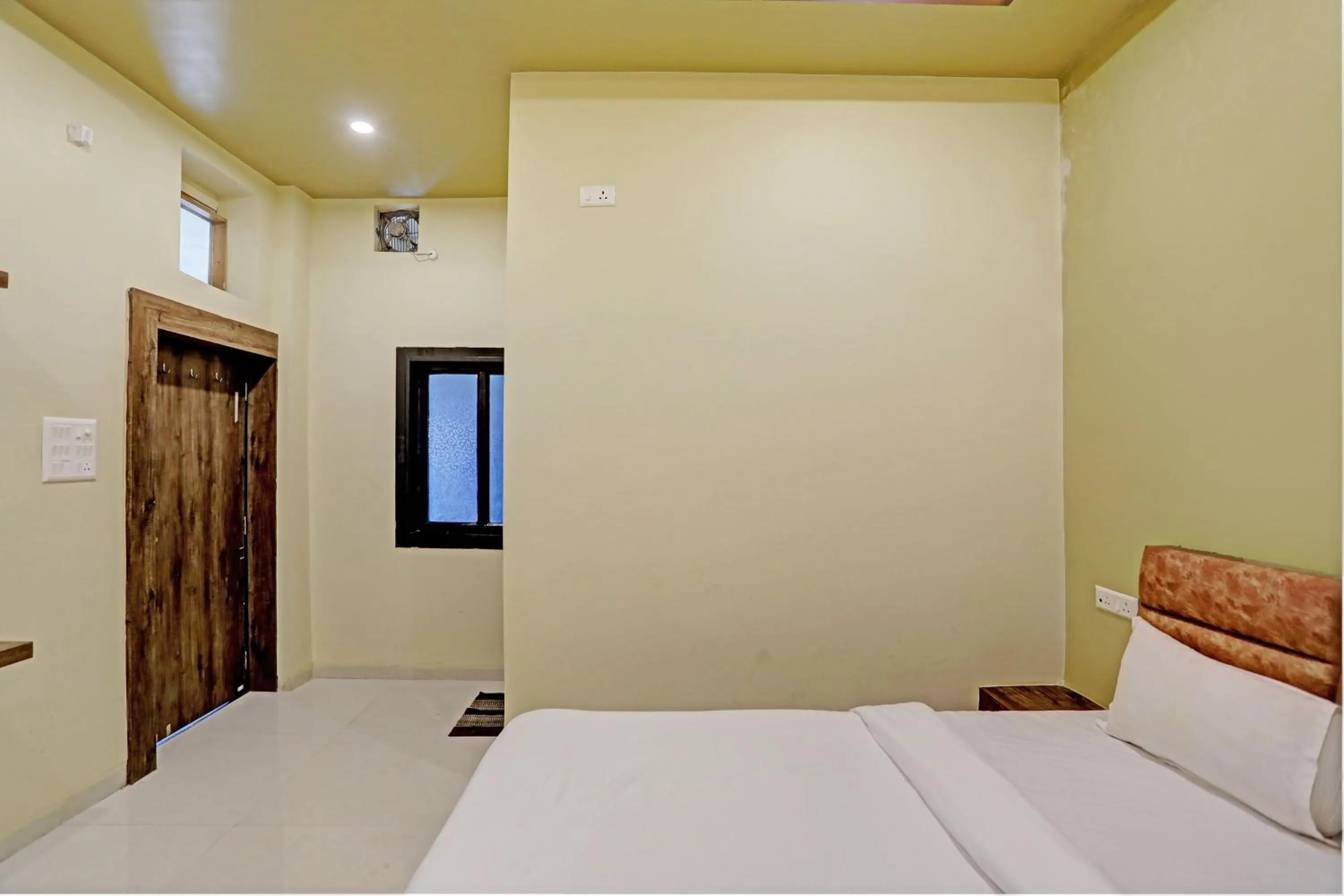 Bedroom in Hotel O Kubervatika