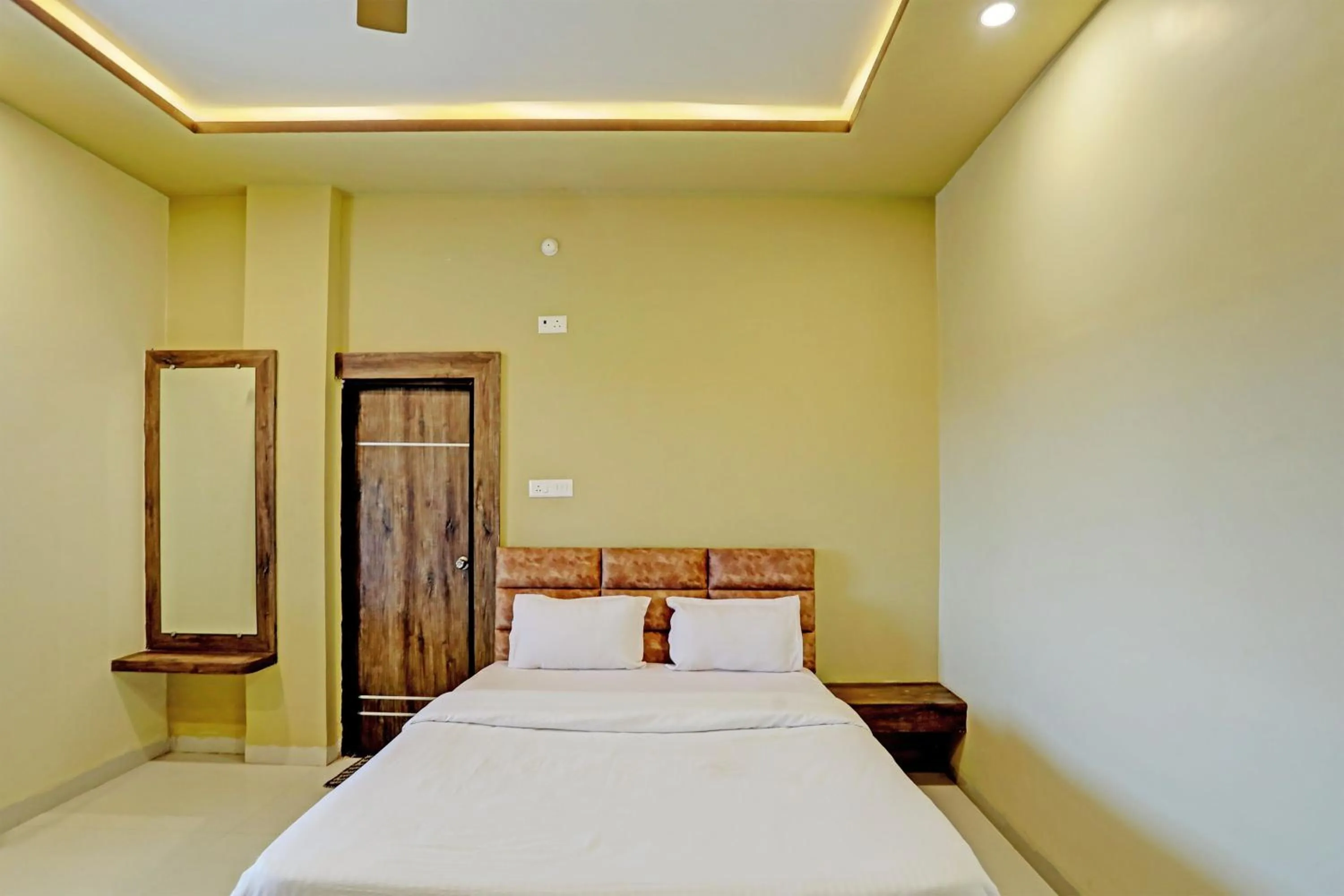 Bedroom in Hotel O Kubervatika