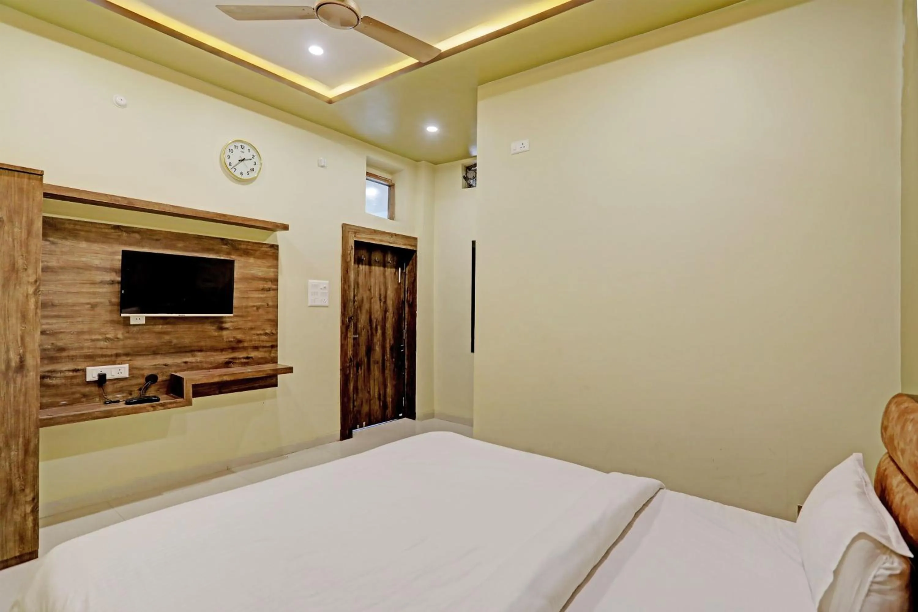 Bedroom in Hotel O Kubervatika