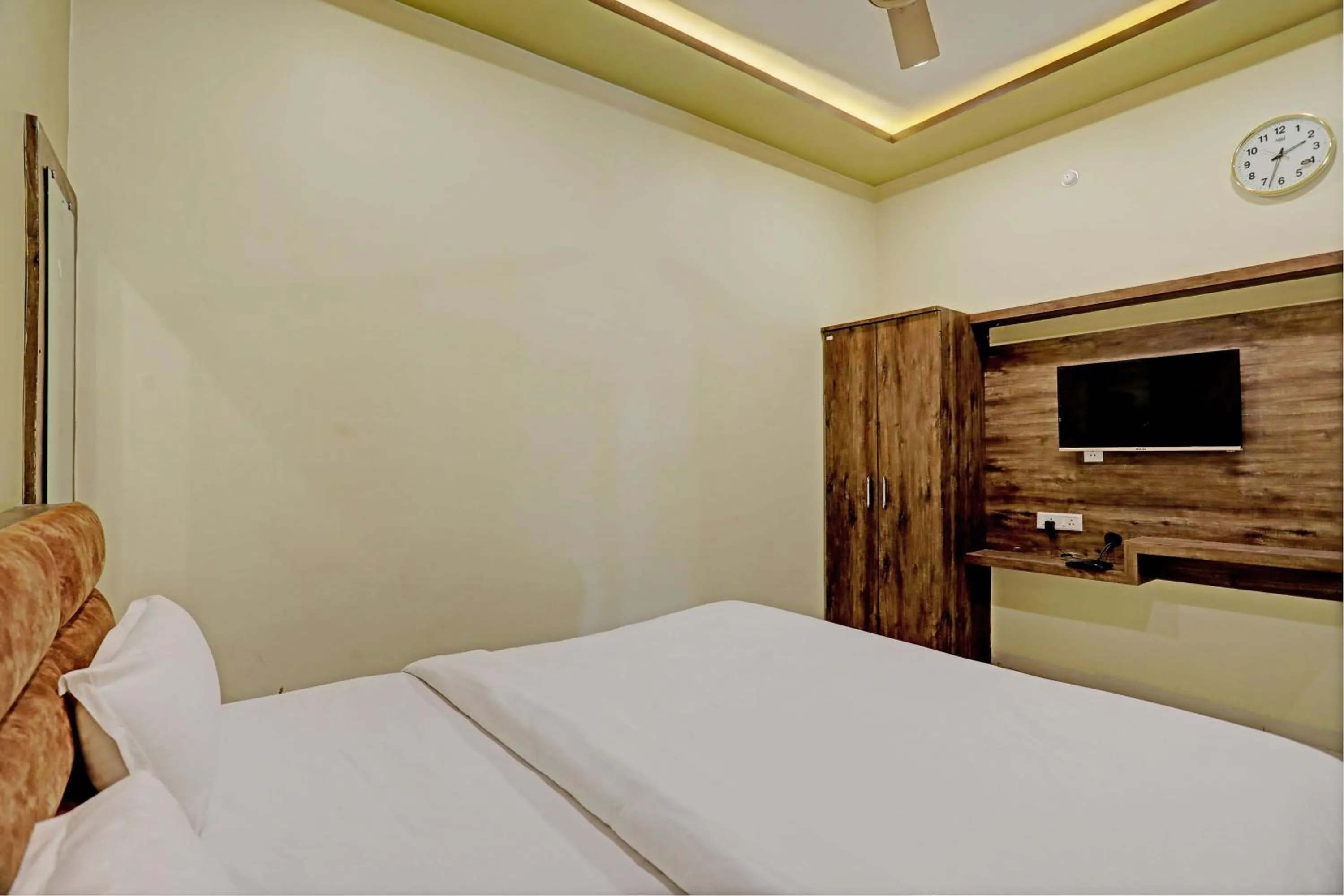 Bedroom in Hotel O Kubervatika