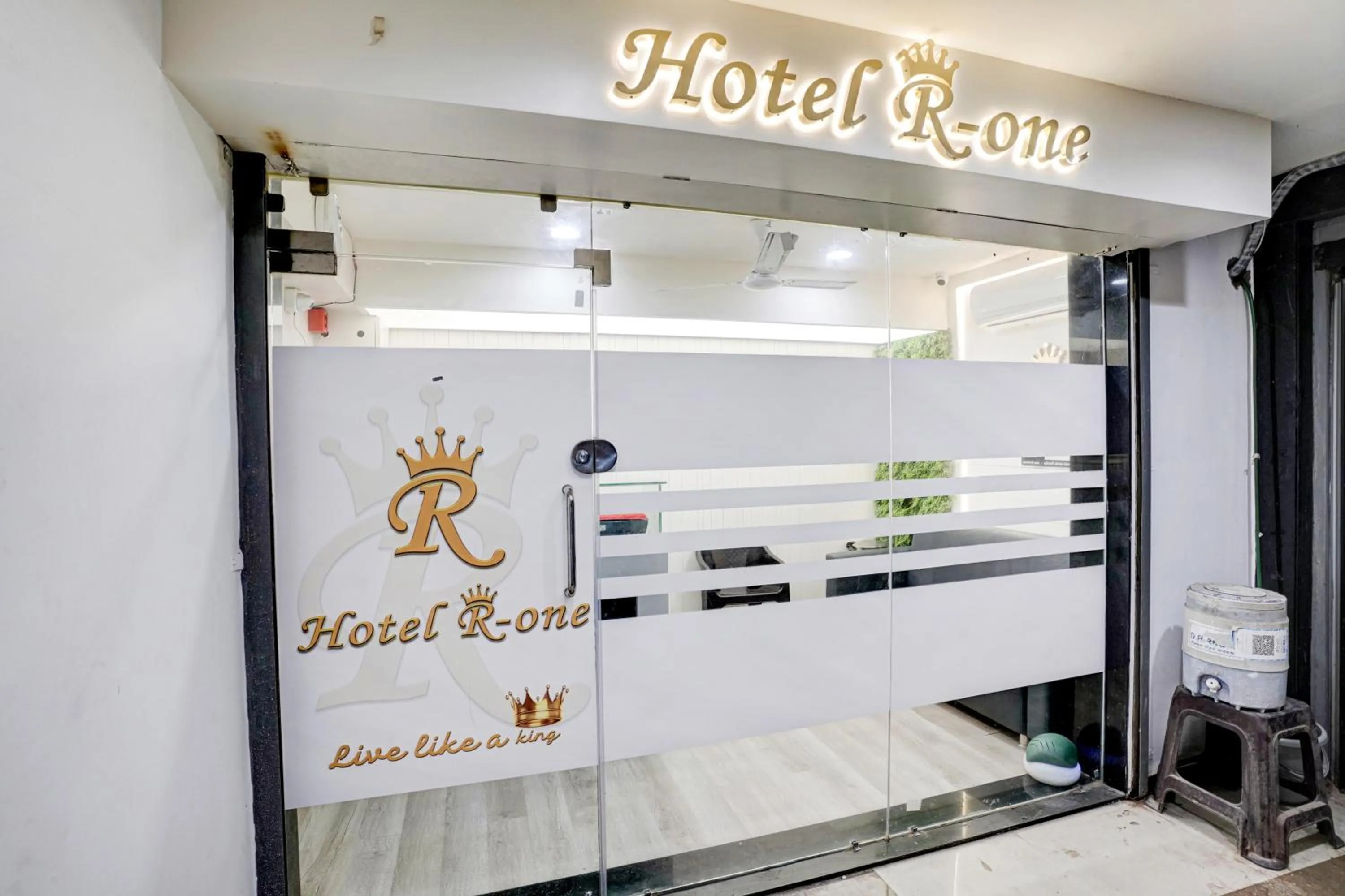 Facade/entrance in OYO Hotel R-one