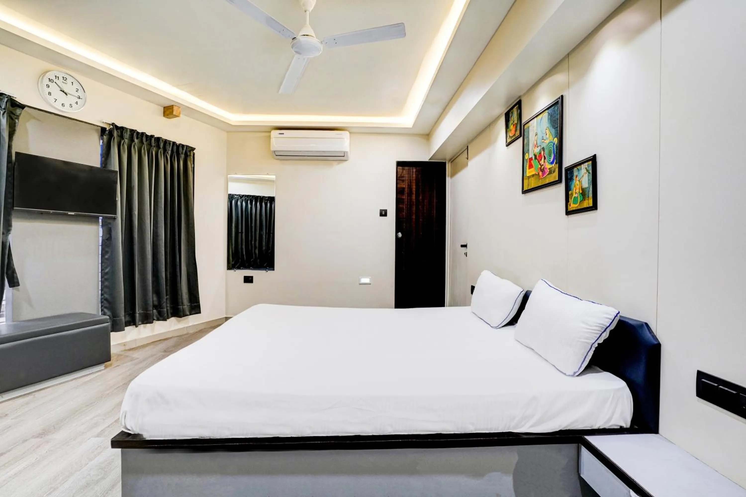 Bedroom in OYO Hotel R-one
