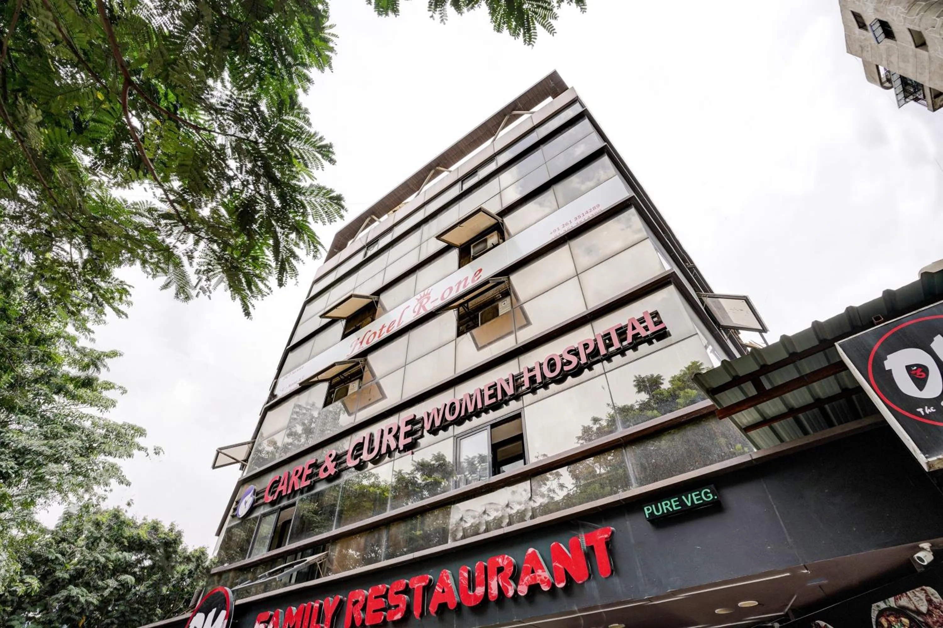 Facade/entrance in OYO Hotel R-one