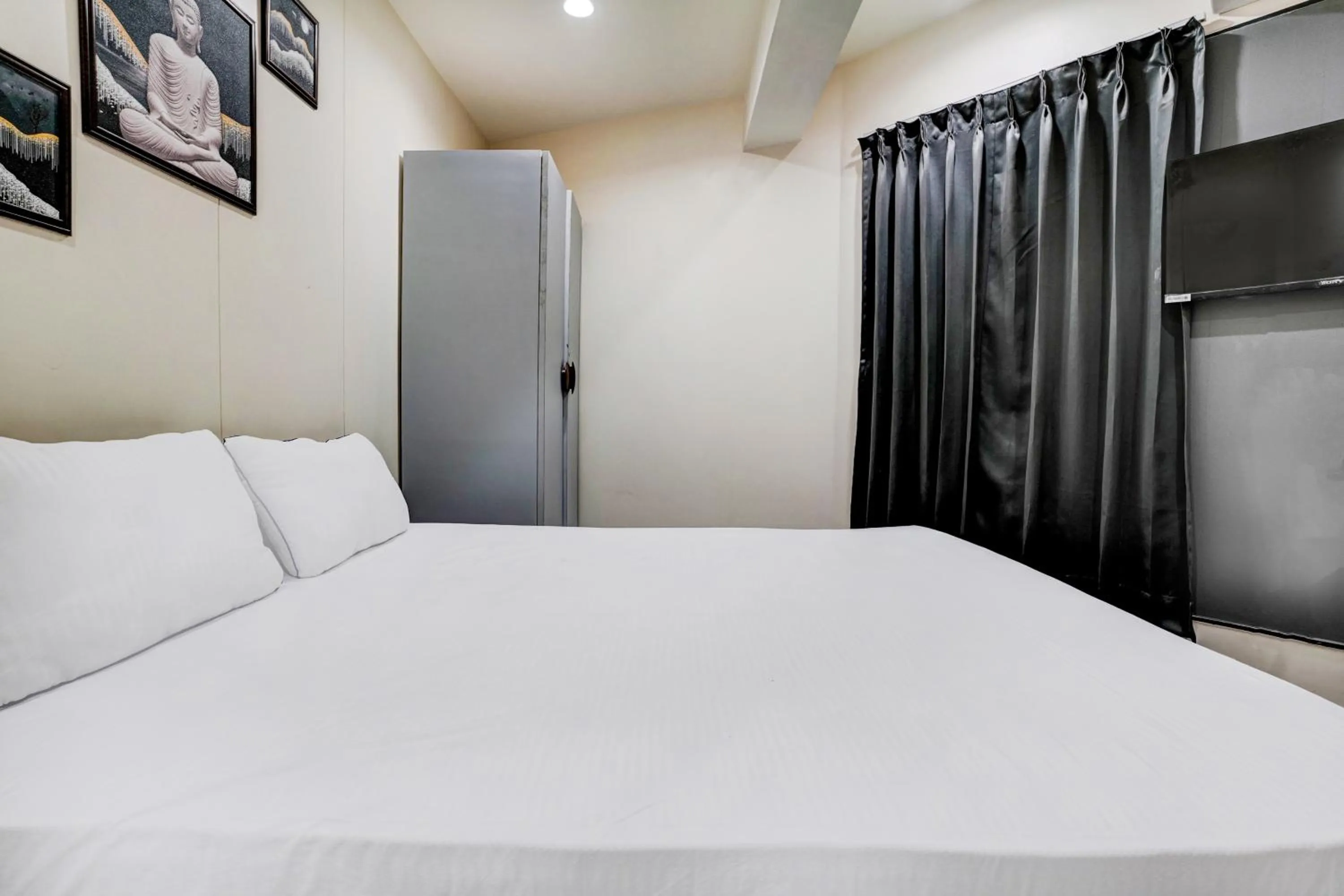 Bedroom in OYO Hotel R-one