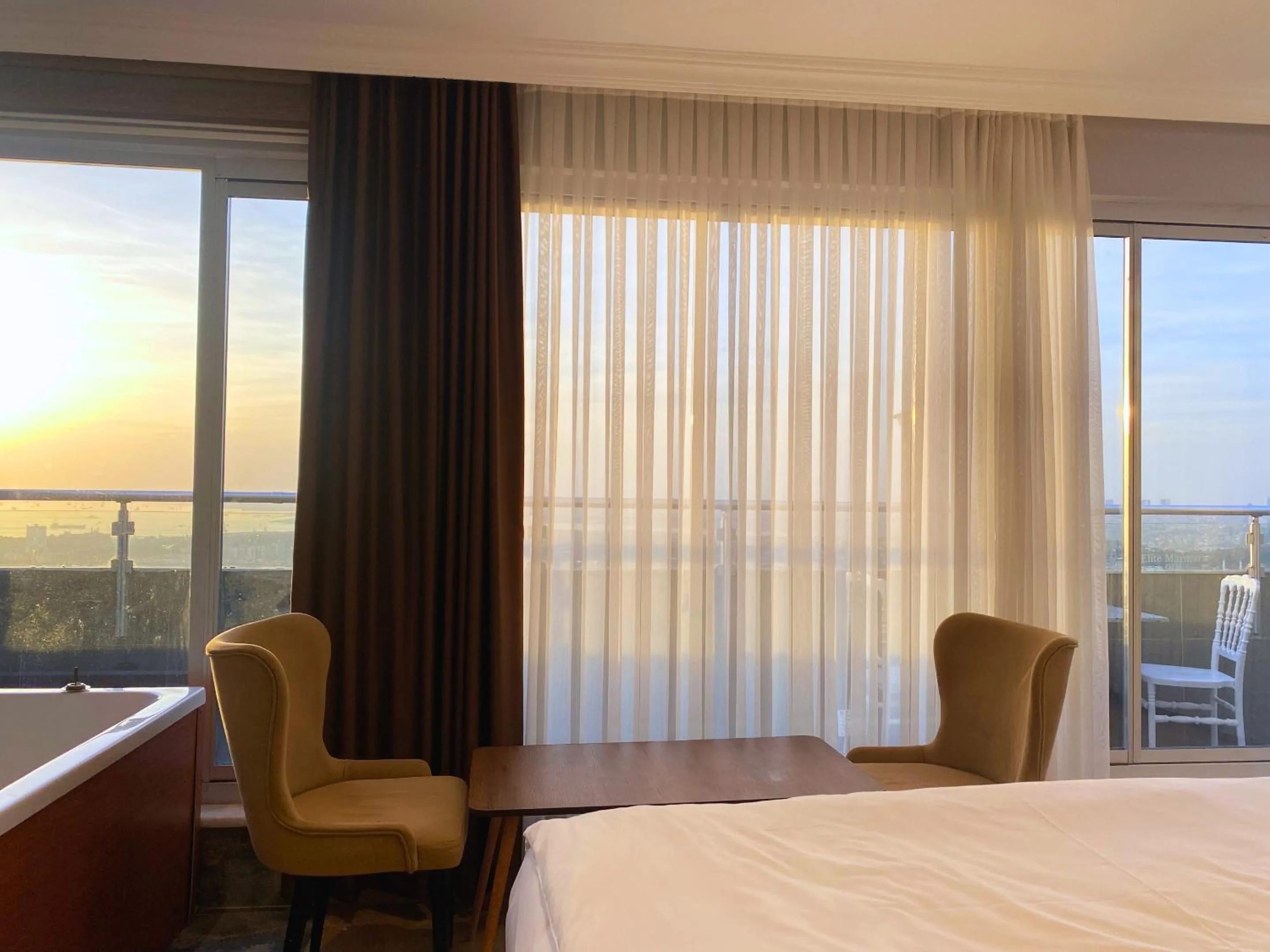 View (from property/room), Bed in Elite Marmara Bosphorus Çamlıca