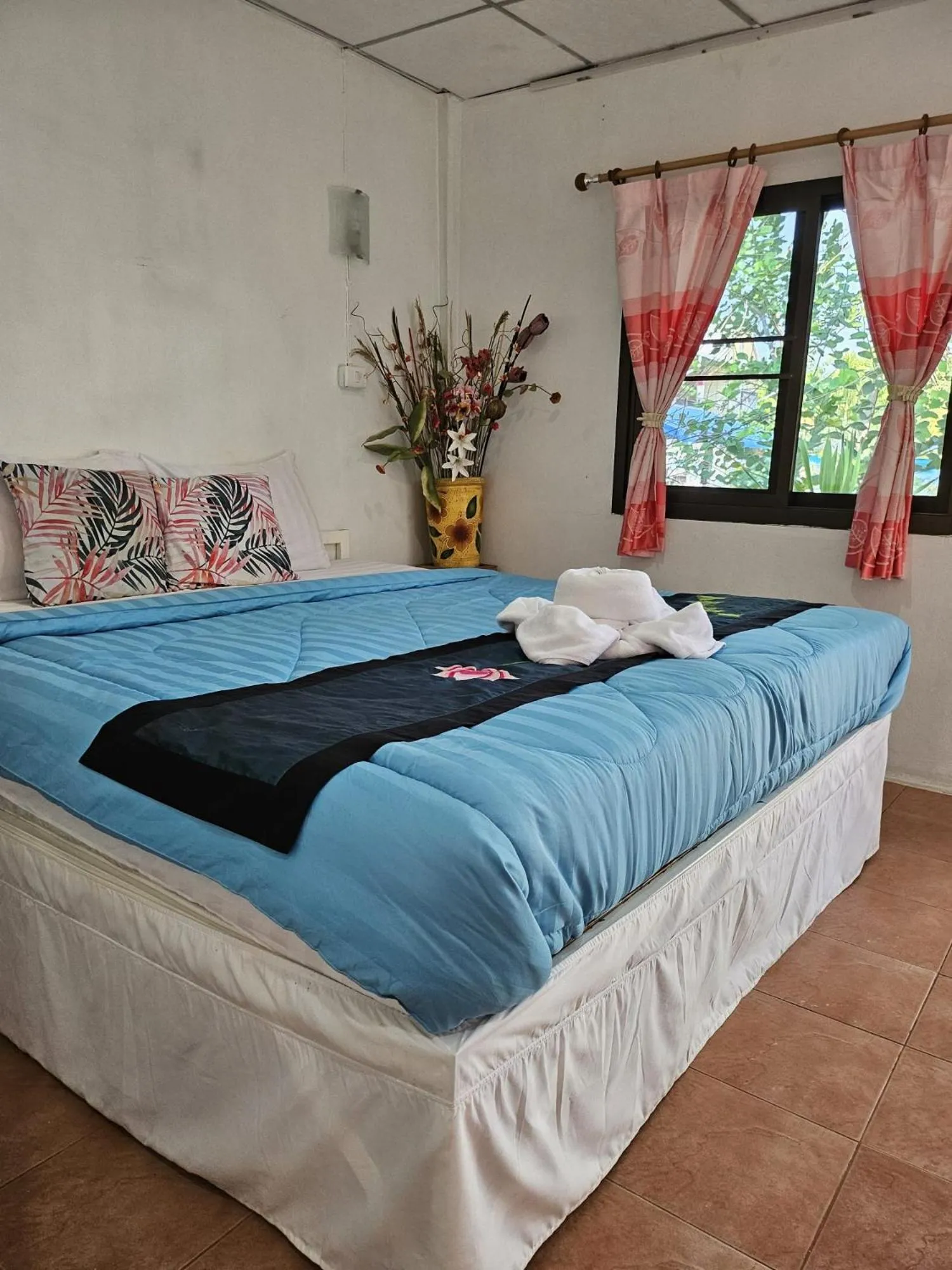 Bed in Thai Garden​ Resort​ Kanchanaburi​