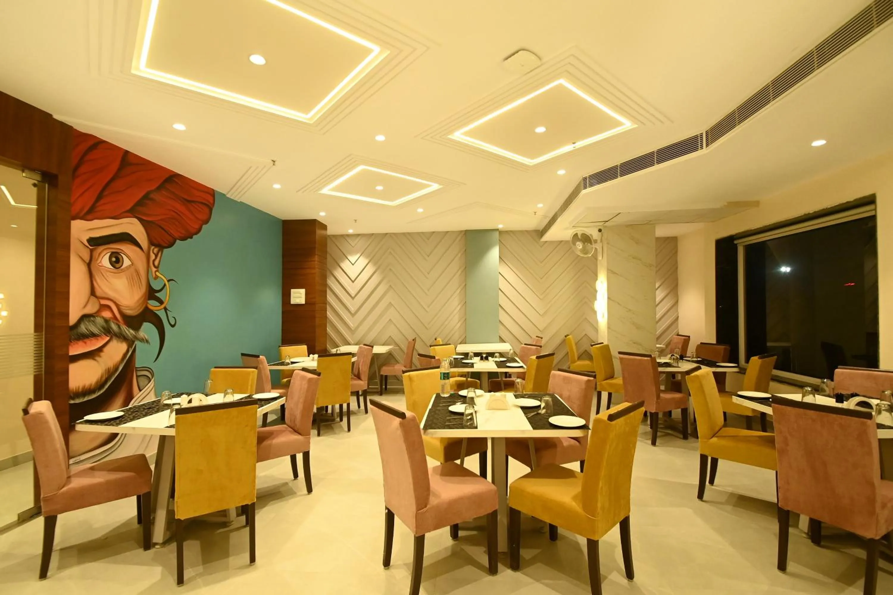 Restaurant/places to eat in Hotel Blue Sapphire