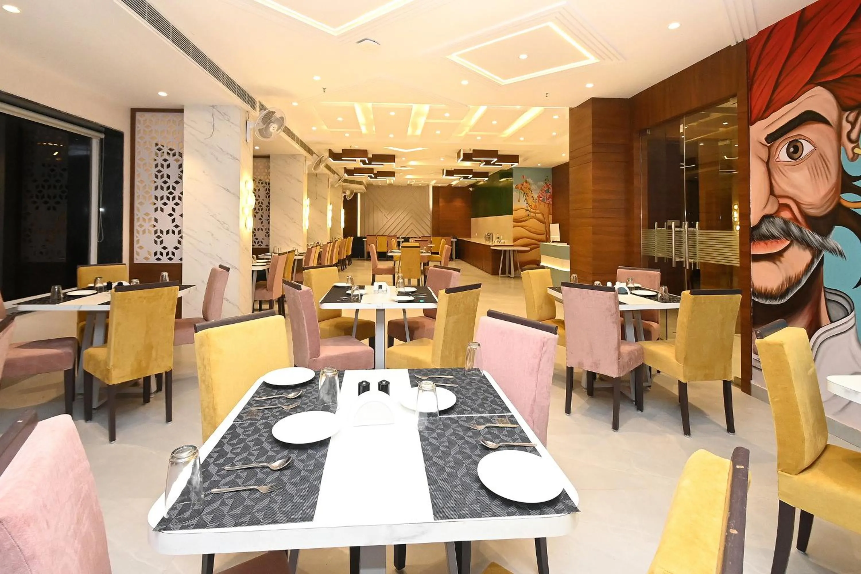 Restaurant/places to eat in Hotel Blue Sapphire