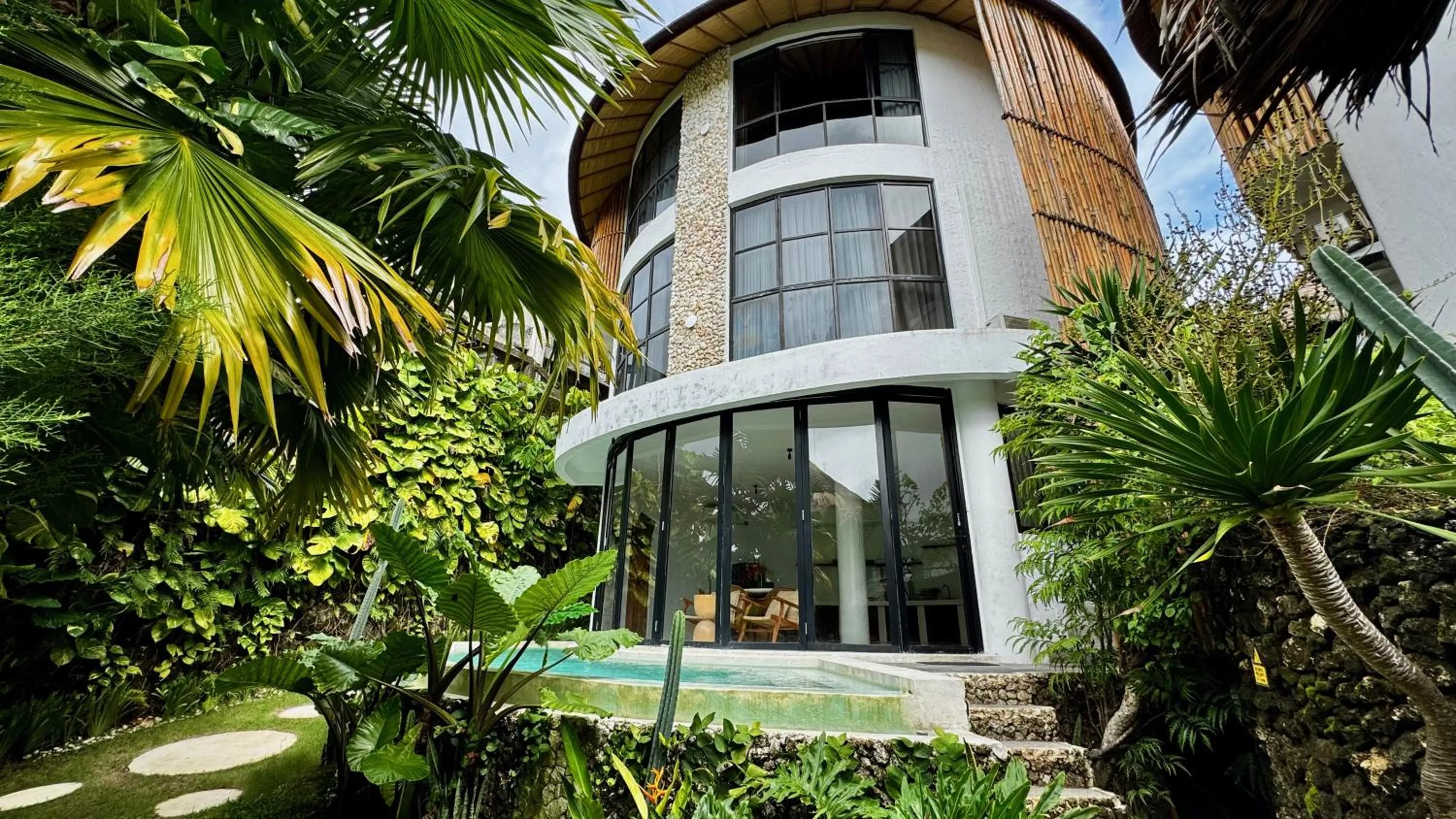 Day in Hillstone Luxury Village