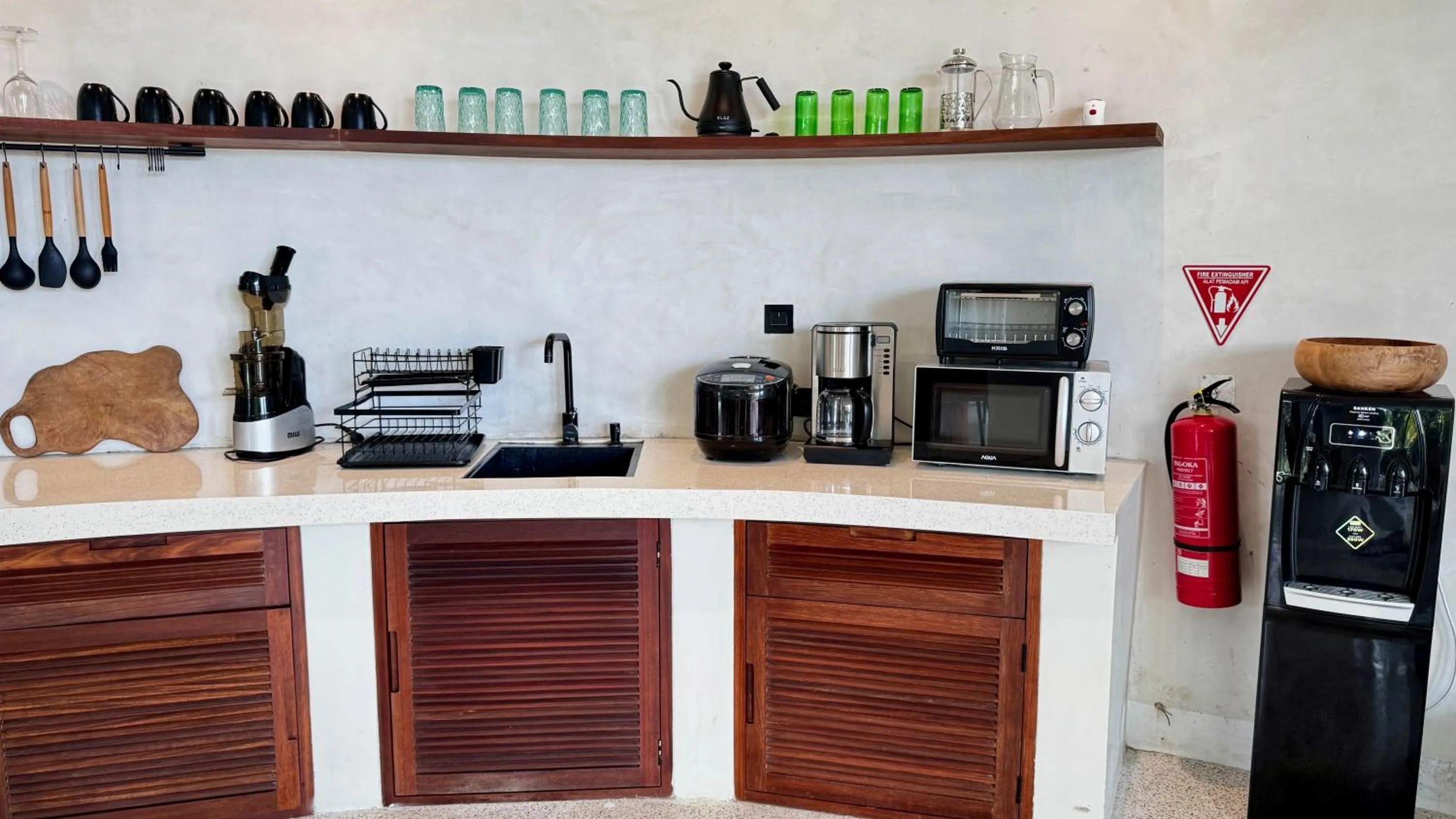 Coffee/tea facilities in Hillstone Luxury Village