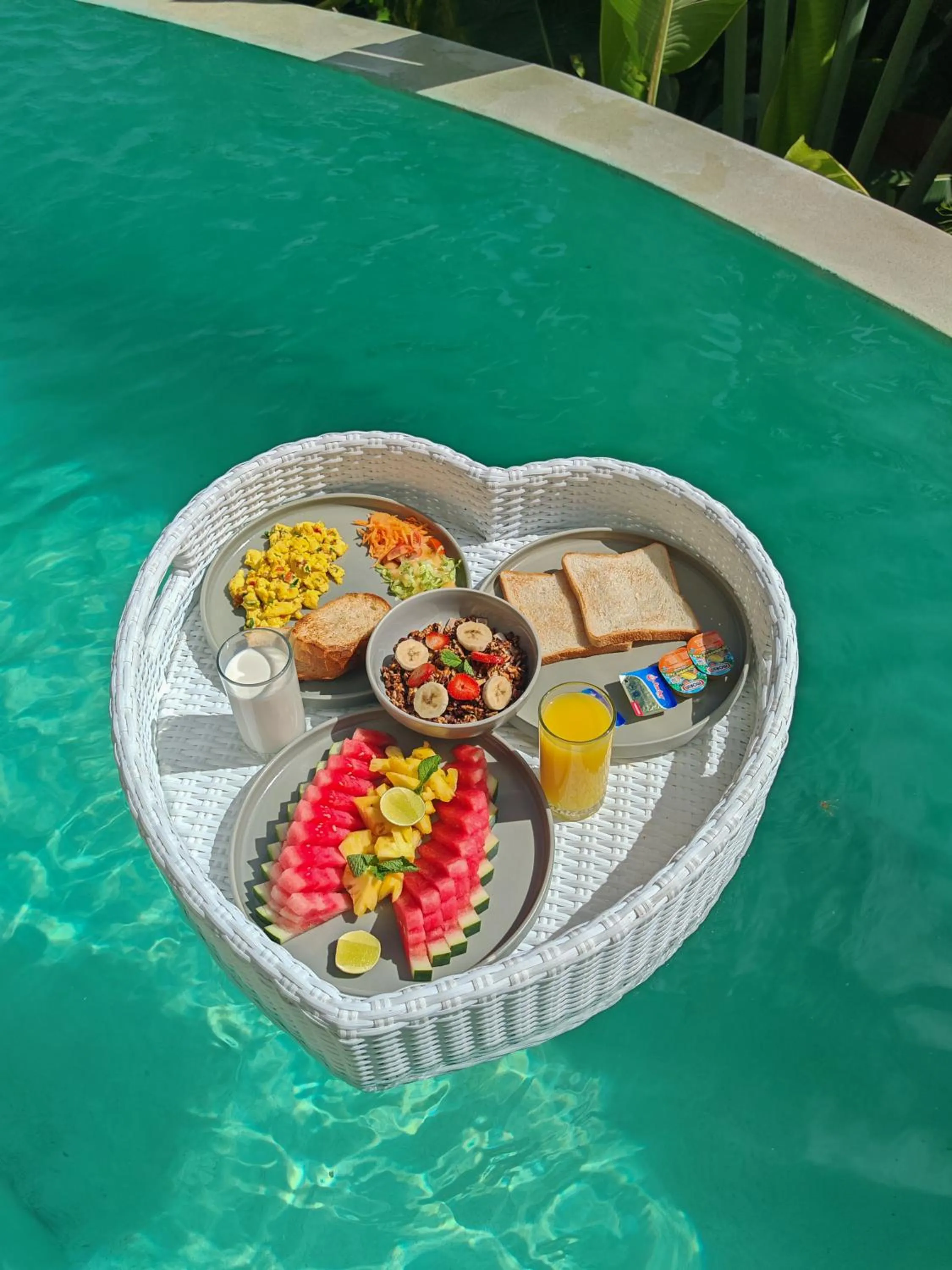 Breakfast in Hillstone Luxury Village