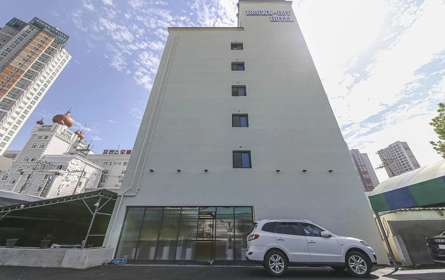 Property building in Brown Dot Hotel Sinan