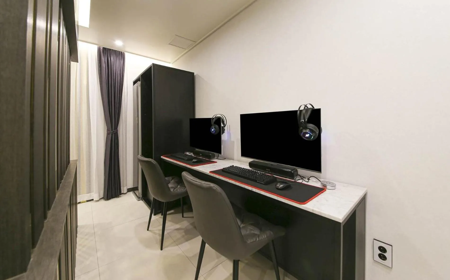 Communal lounge/ TV room in Brown Dot Hotel Sinan